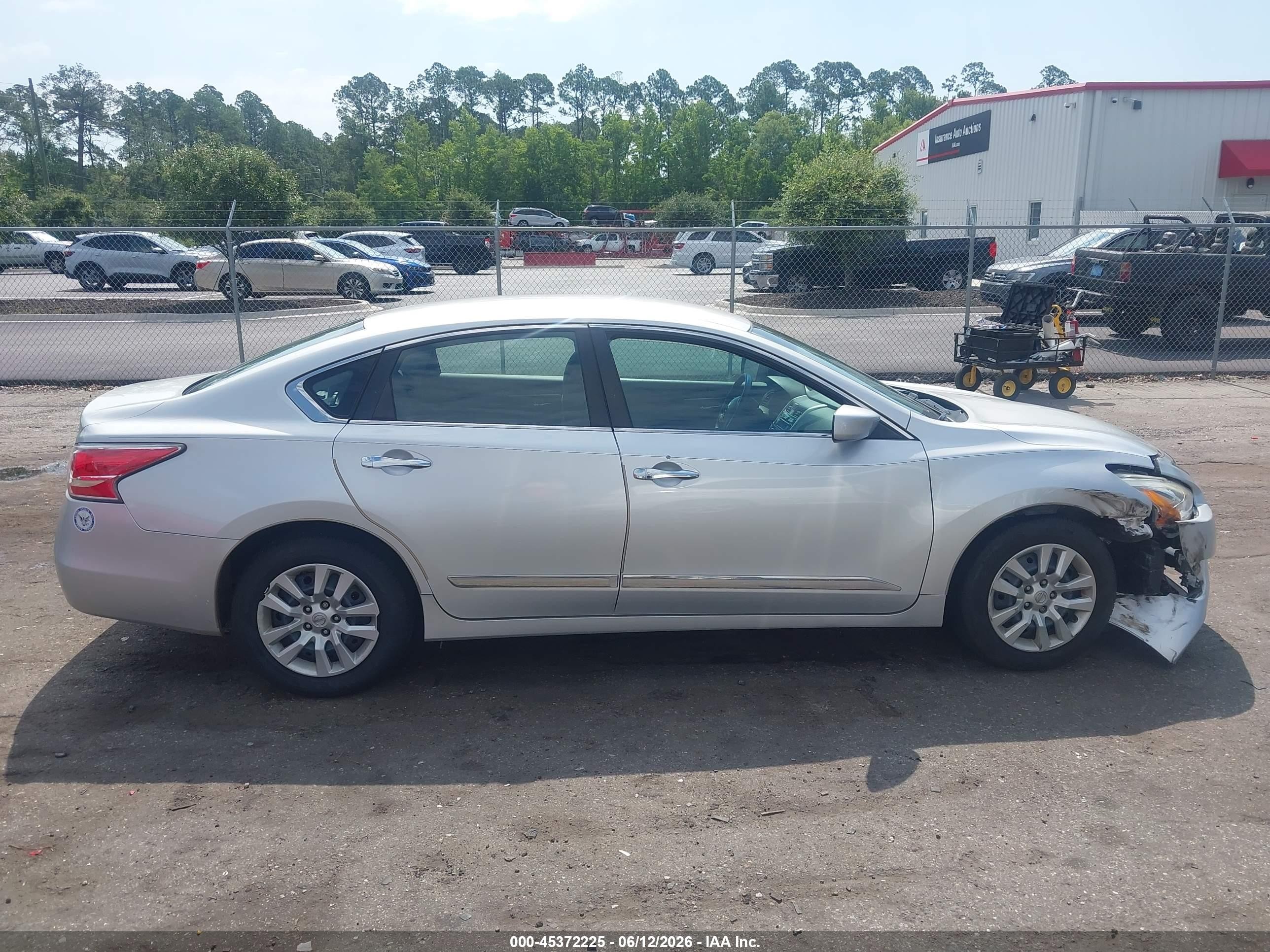2014 Nissan Altima 2.5 S Silver vin: 1N4AL3AP3EN389029
