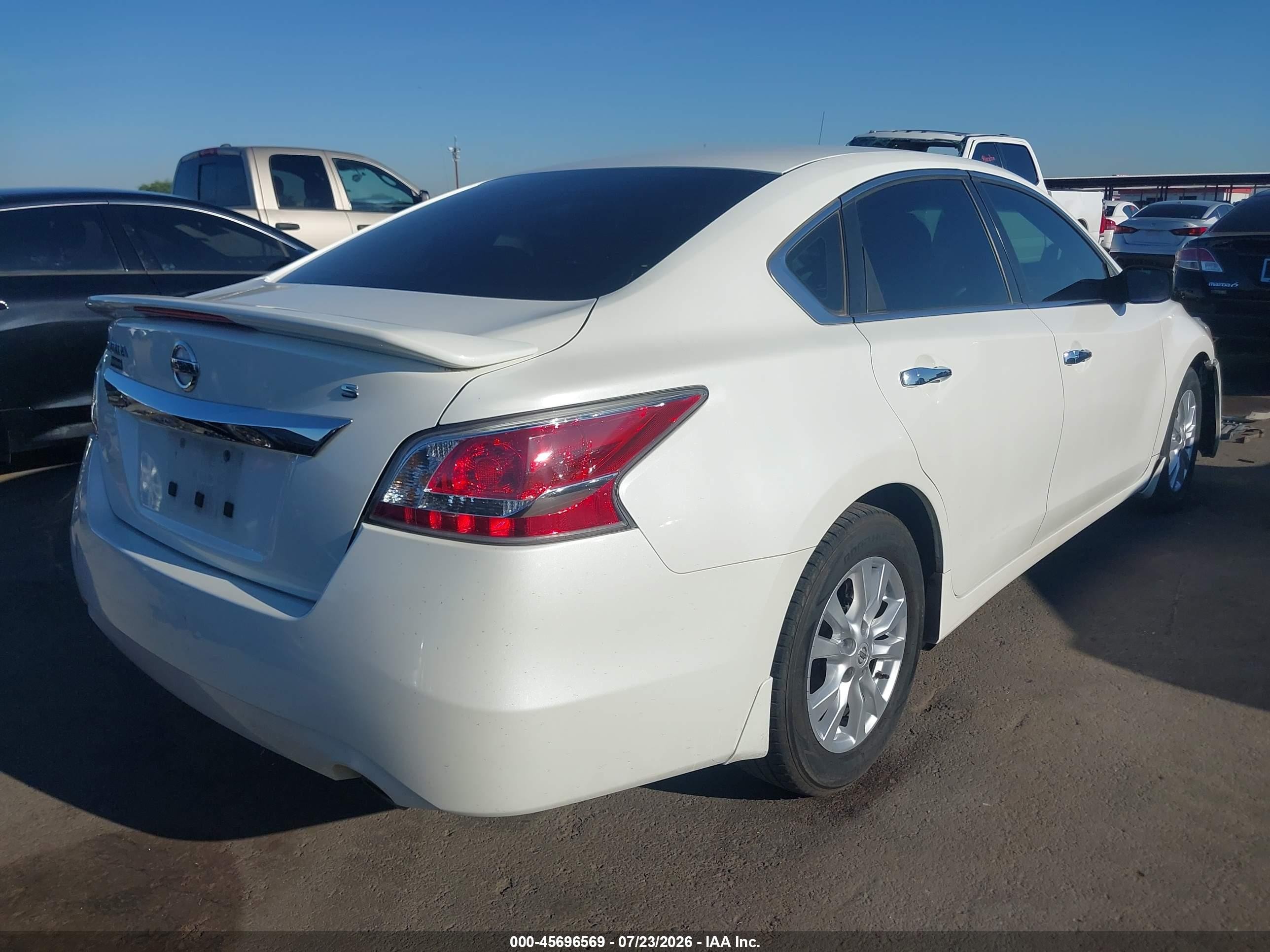 2015 Nissan Altima 2.5 S White vin: 1N4AL3AP3FC114547