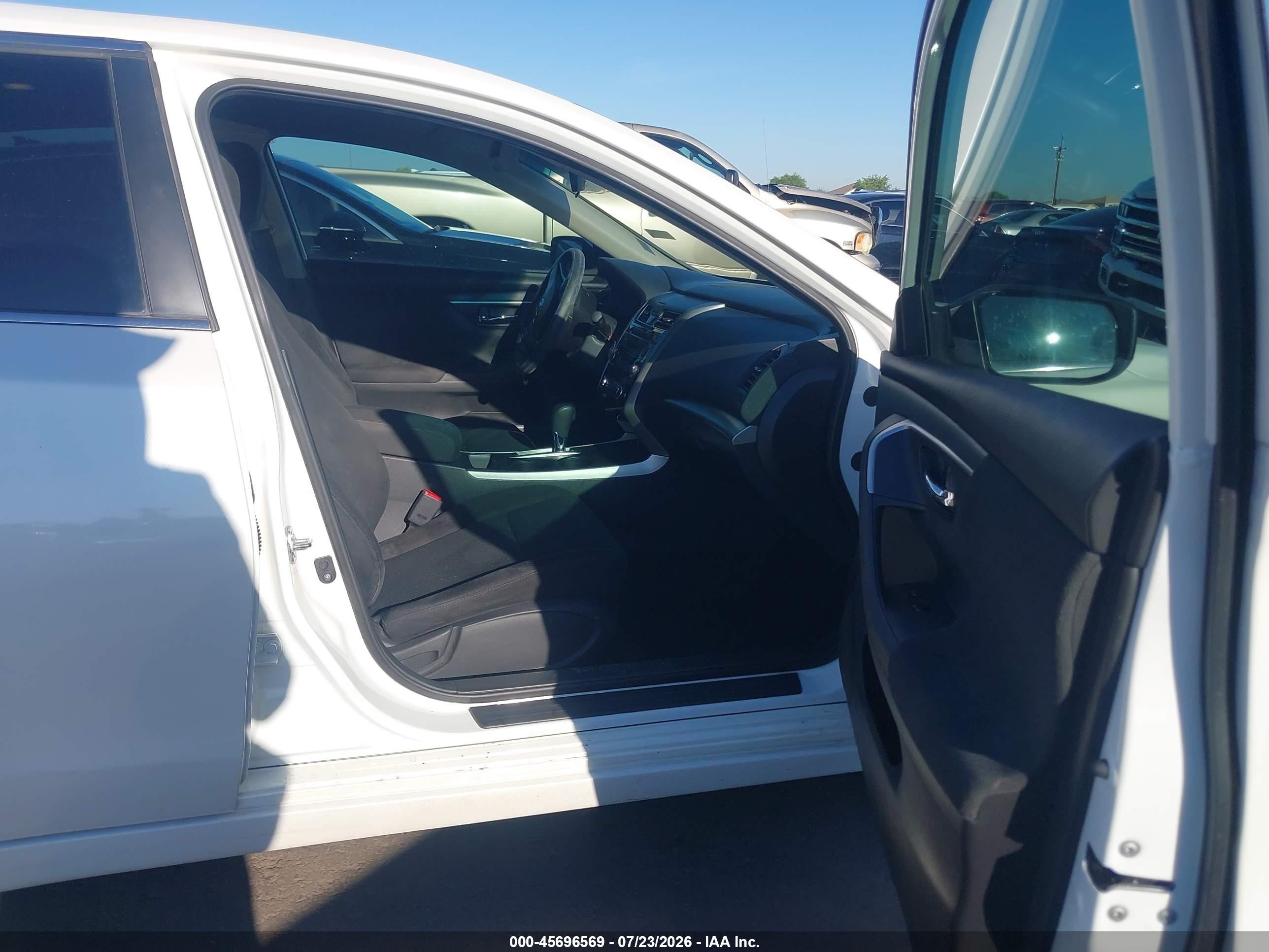 2015 Nissan Altima 2.5 S White vin: 1N4AL3AP3FC114547