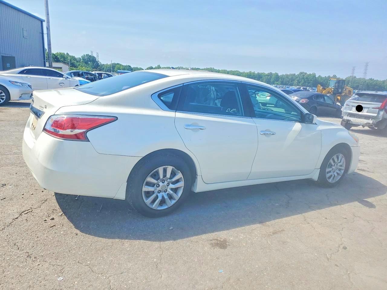 2015 Nissan Altima 2.5 S White vin: 1N4AL3AP3FC114595