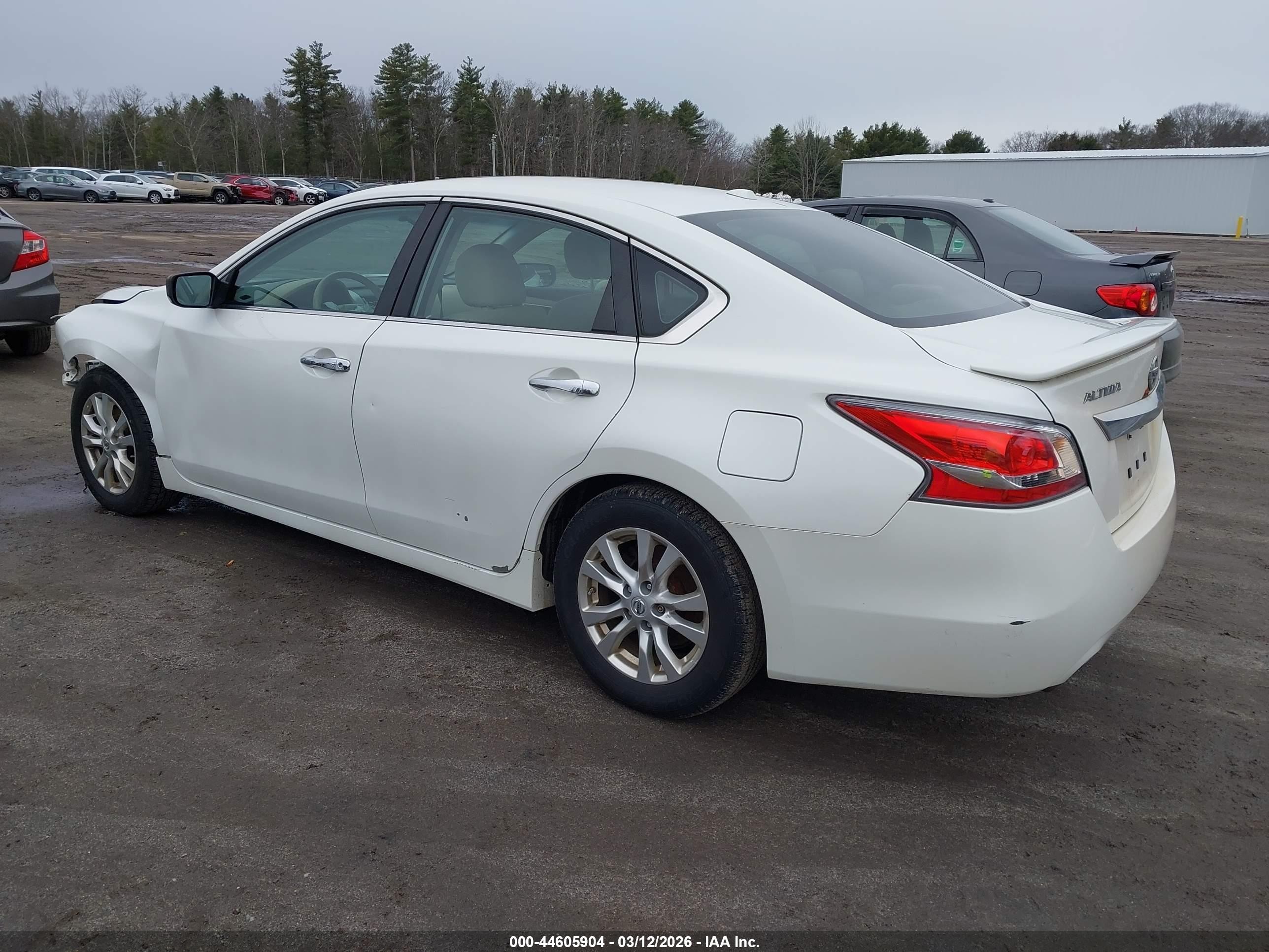 2015 Nissan Altima 2.5 S White vin: 1N4AL3AP3FC117271