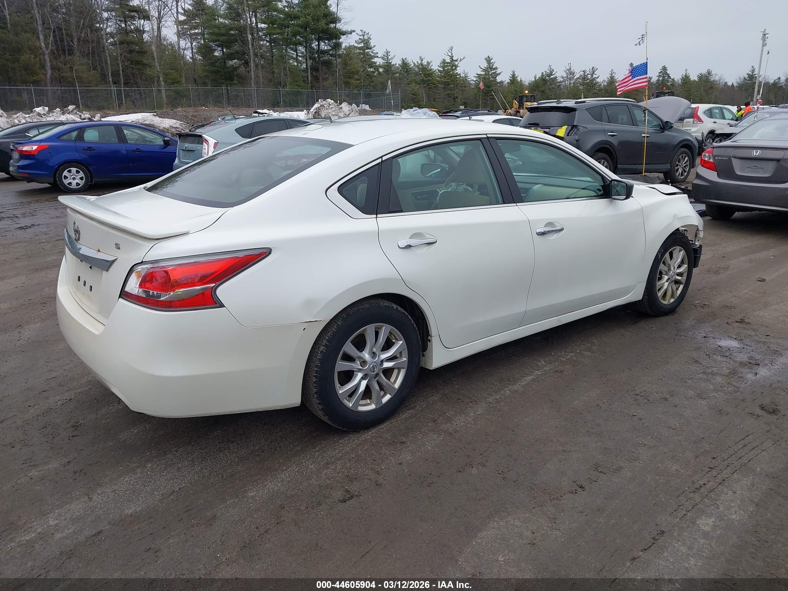2015 Nissan Altima 2.5 S White vin: 1N4AL3AP3FC117271
