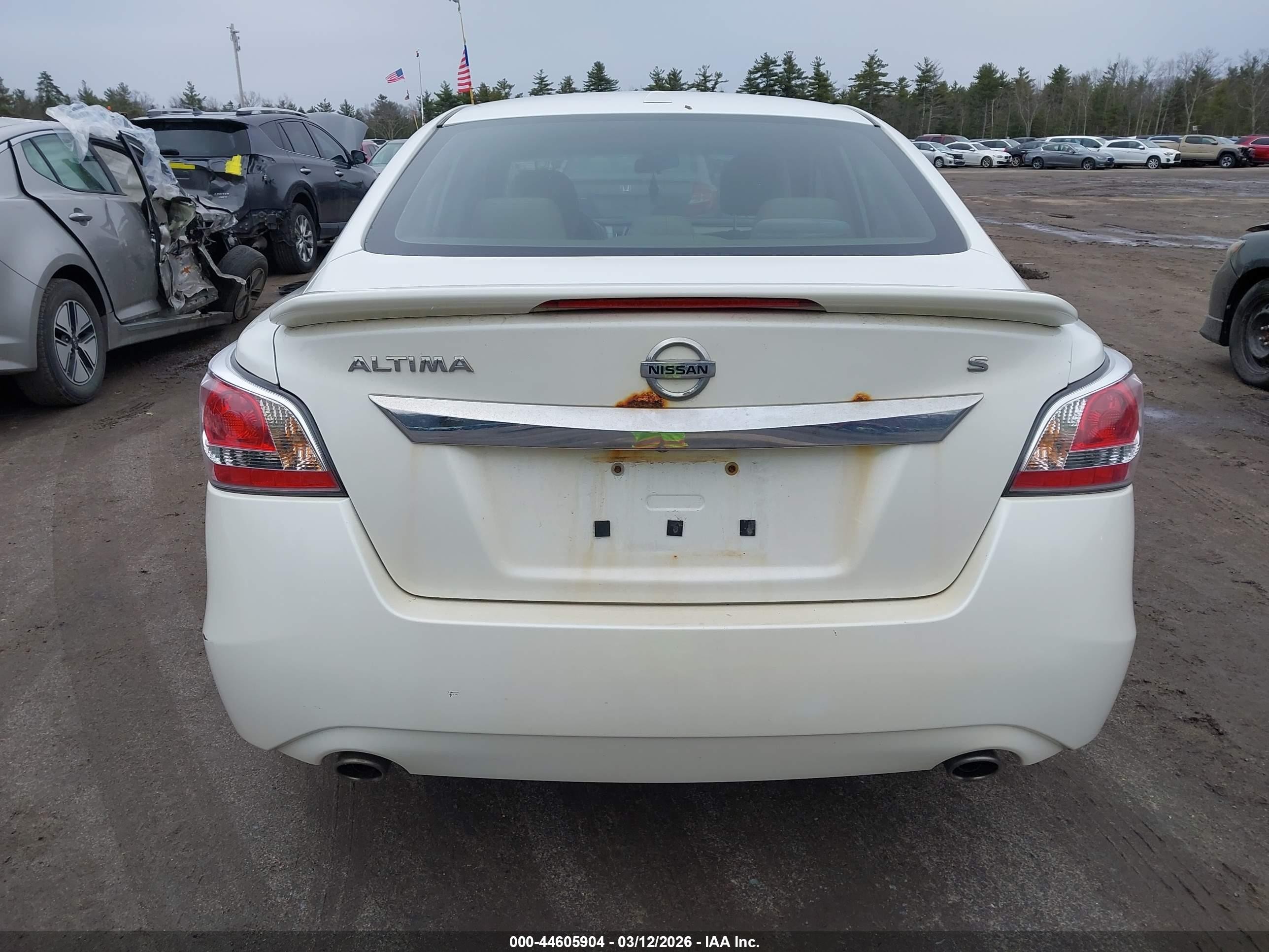 2015 Nissan Altima 2.5 S White vin: 1N4AL3AP3FC117271