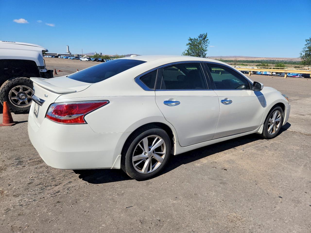 2015 Nissan Altima 2.5 Sv White vin: 1N4AL3AP3FC126231