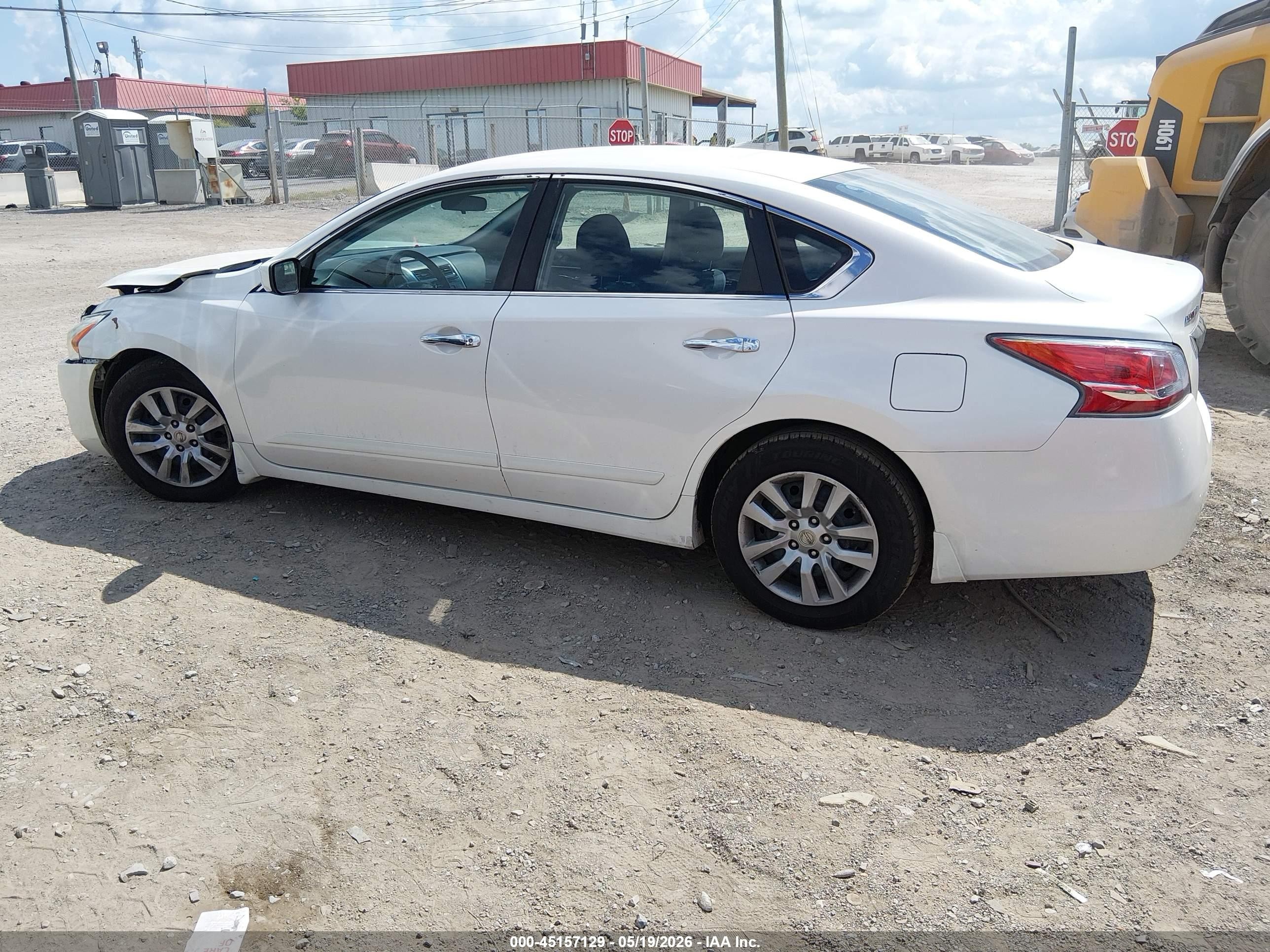 2015 Nissan Altima 2.5 S White vin: 1N4AL3AP3FC127119