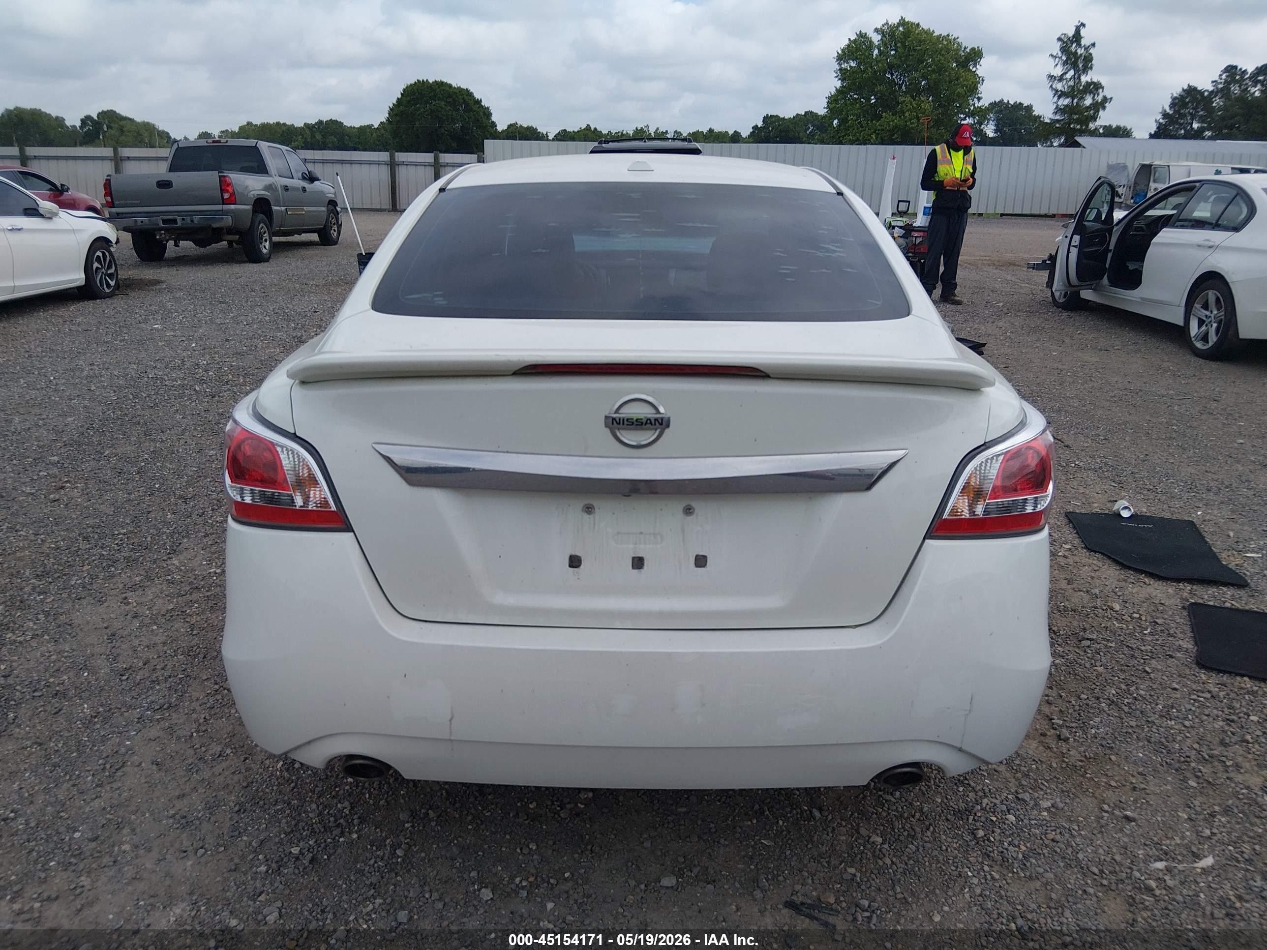 2015 Nissan Altima 2.5 S White vin: 1N4AL3AP3FC135978