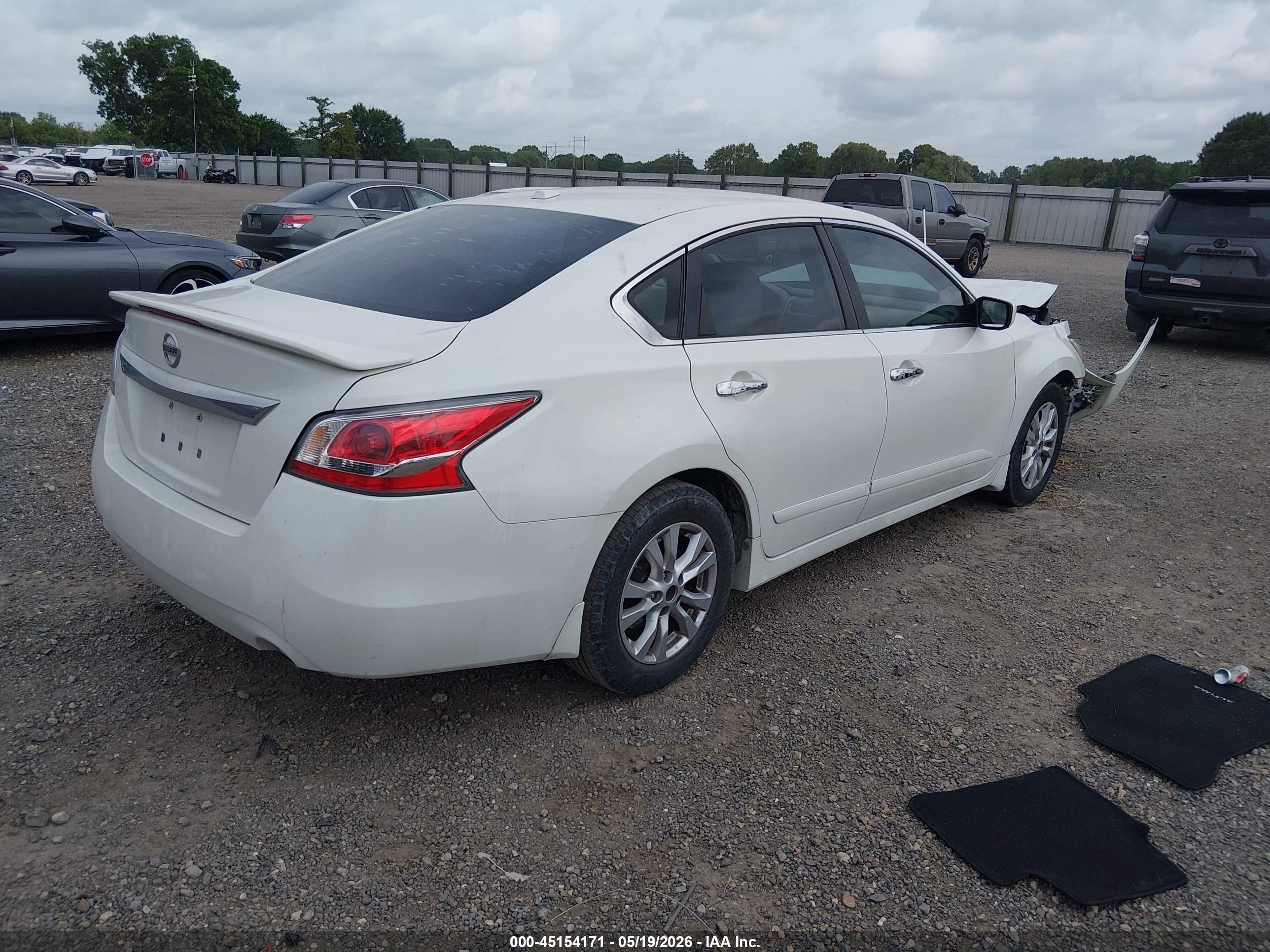 2015 Nissan Altima 2.5 S White vin: 1N4AL3AP3FC135978