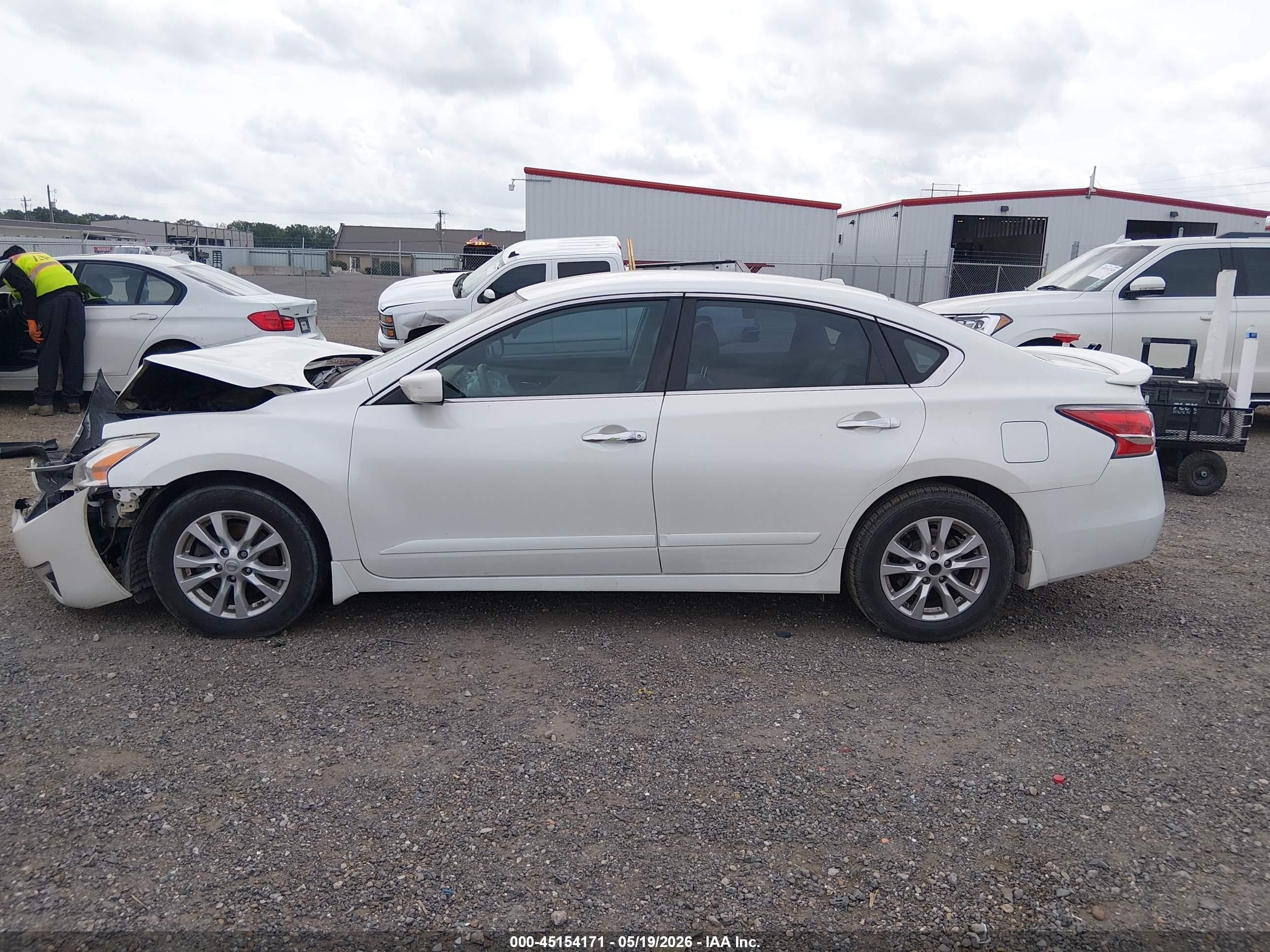 2015 Nissan Altima 2.5 S White vin: 1N4AL3AP3FC135978