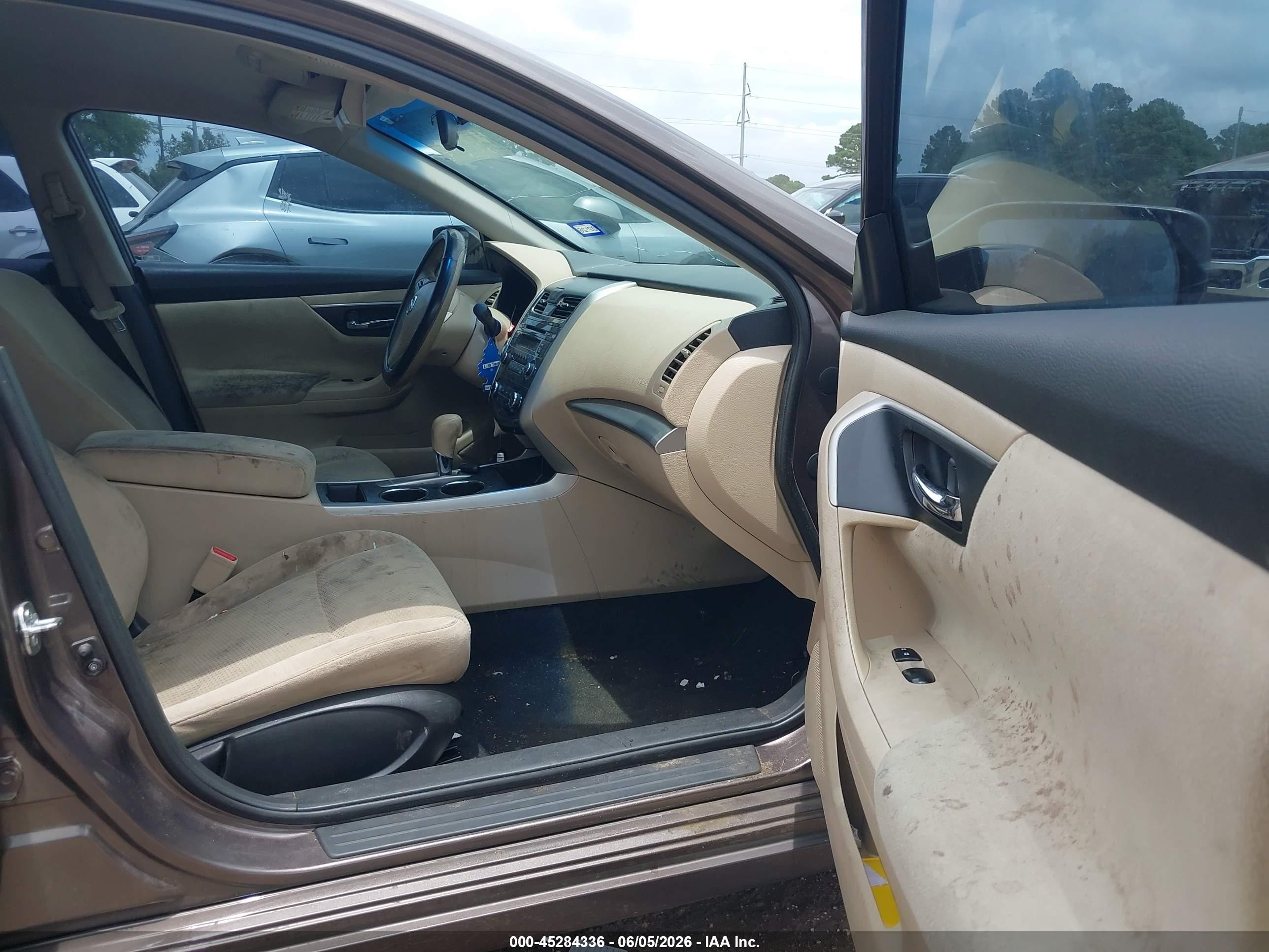 2015 Nissan Altima 2.5 S Brown vin: 1N4AL3AP3FC142588