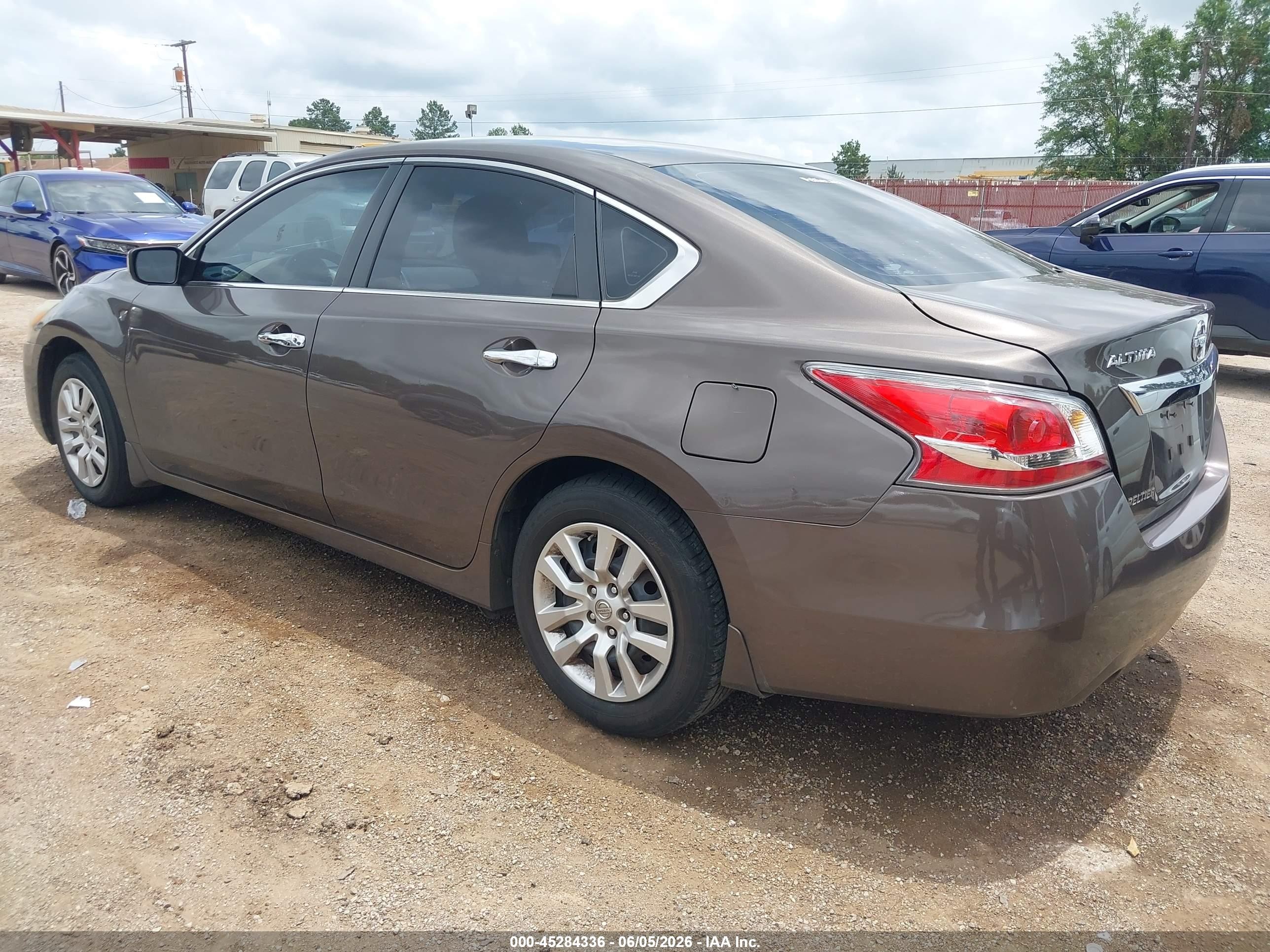 2015 Nissan Altima 2.5 S Brown vin: 1N4AL3AP3FC142588