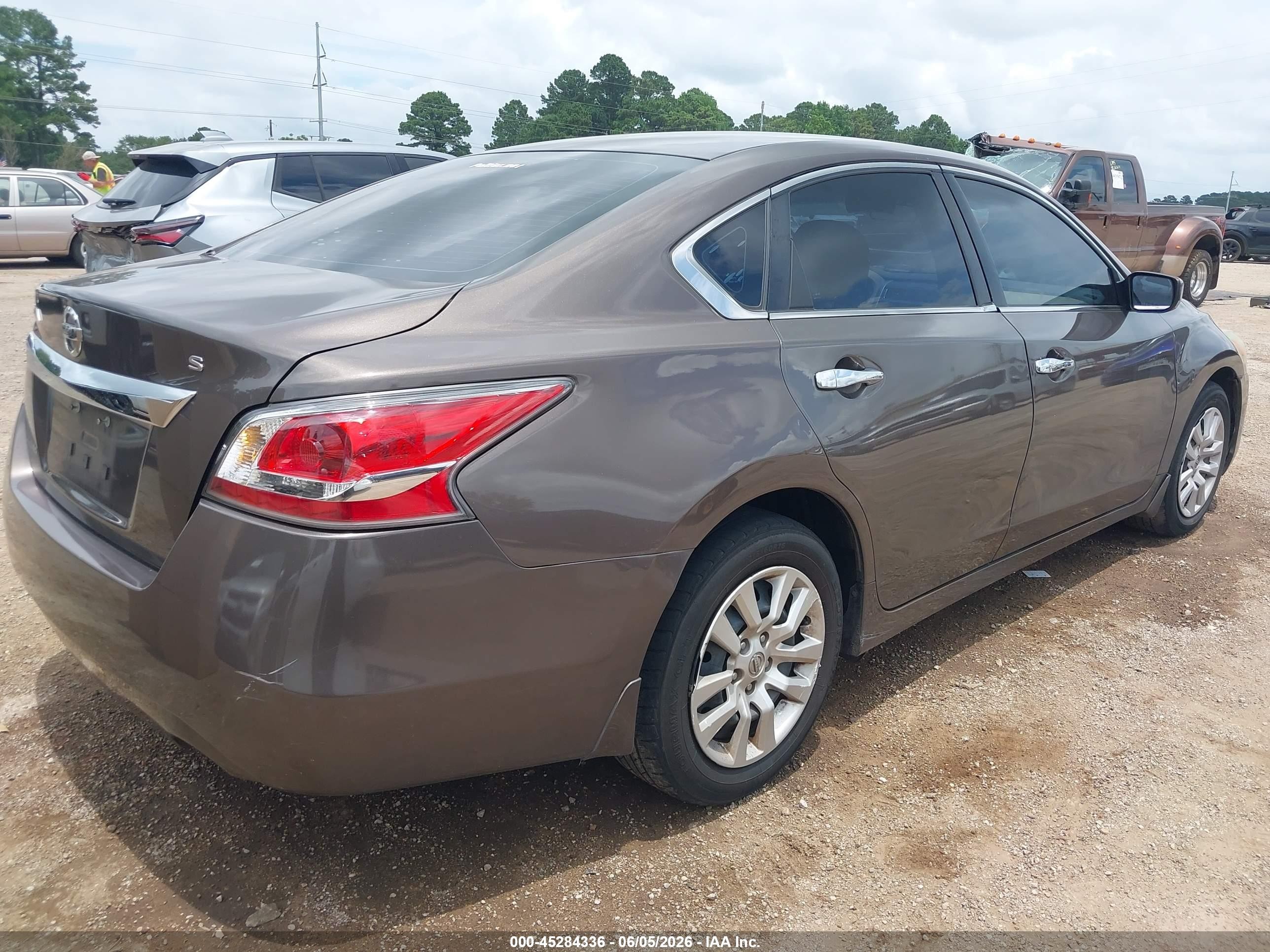 2015 Nissan Altima 2.5 S Brown vin: 1N4AL3AP3FC142588