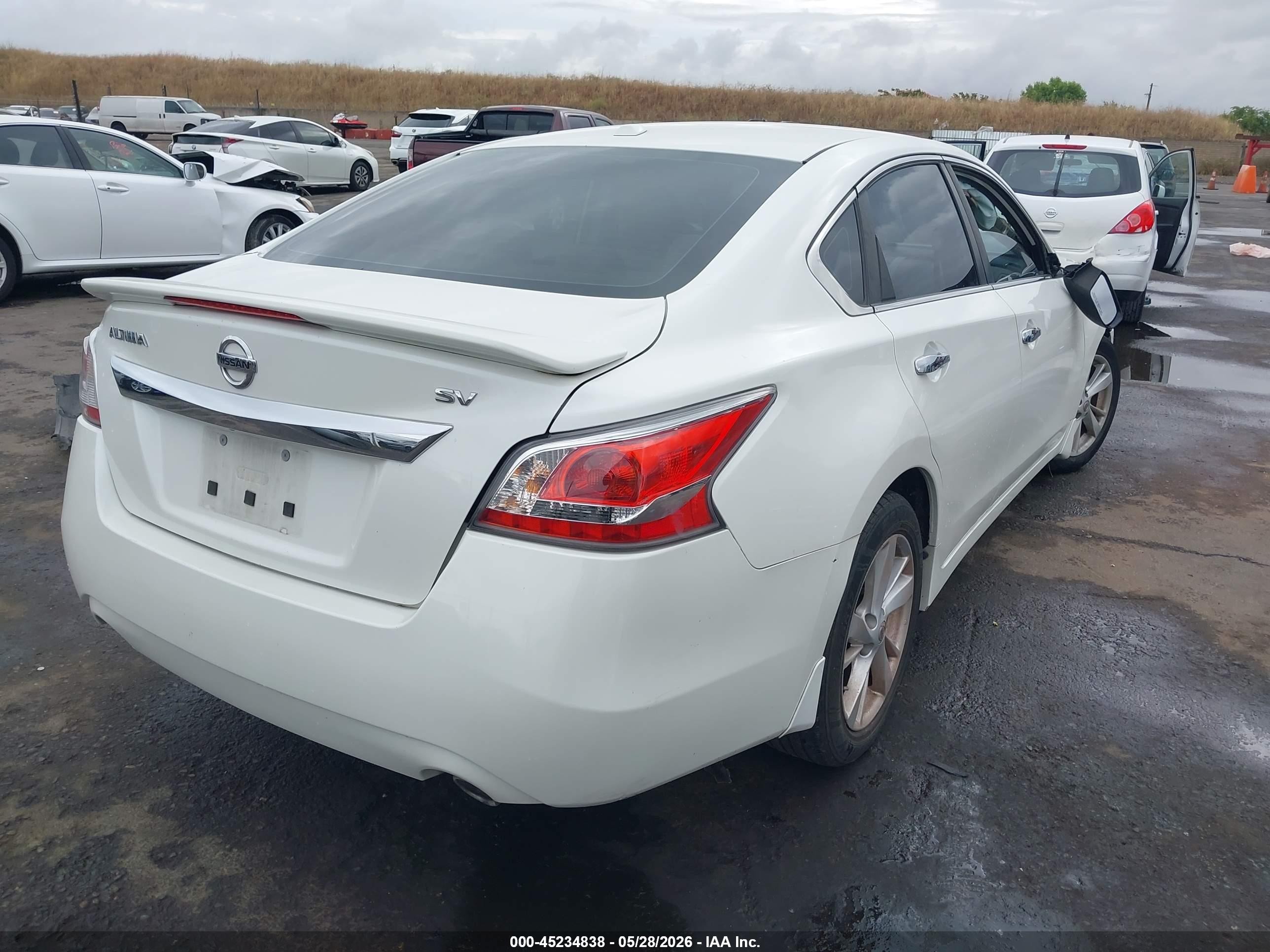 2015 Nissan Altima 2.5 Sv White vin: 1N4AL3AP3FC157303