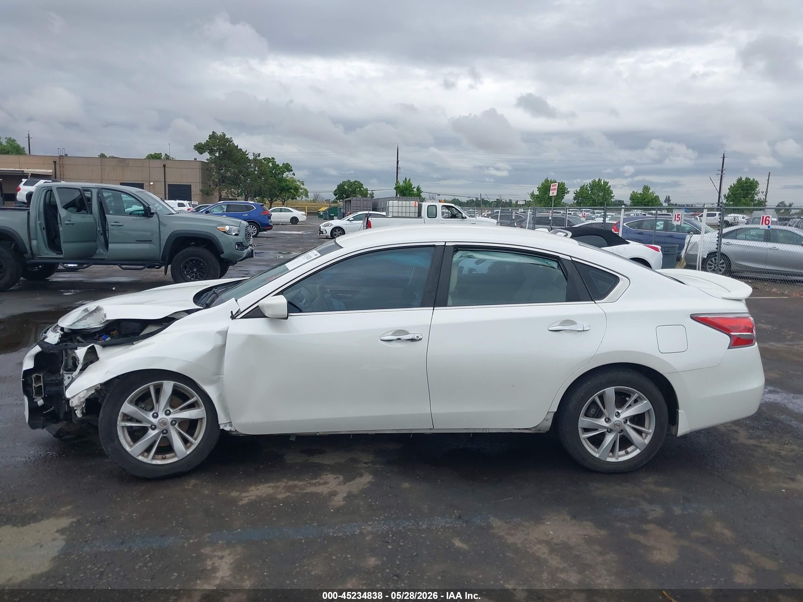 2015 Nissan Altima 2.5 Sv White vin: 1N4AL3AP3FC157303