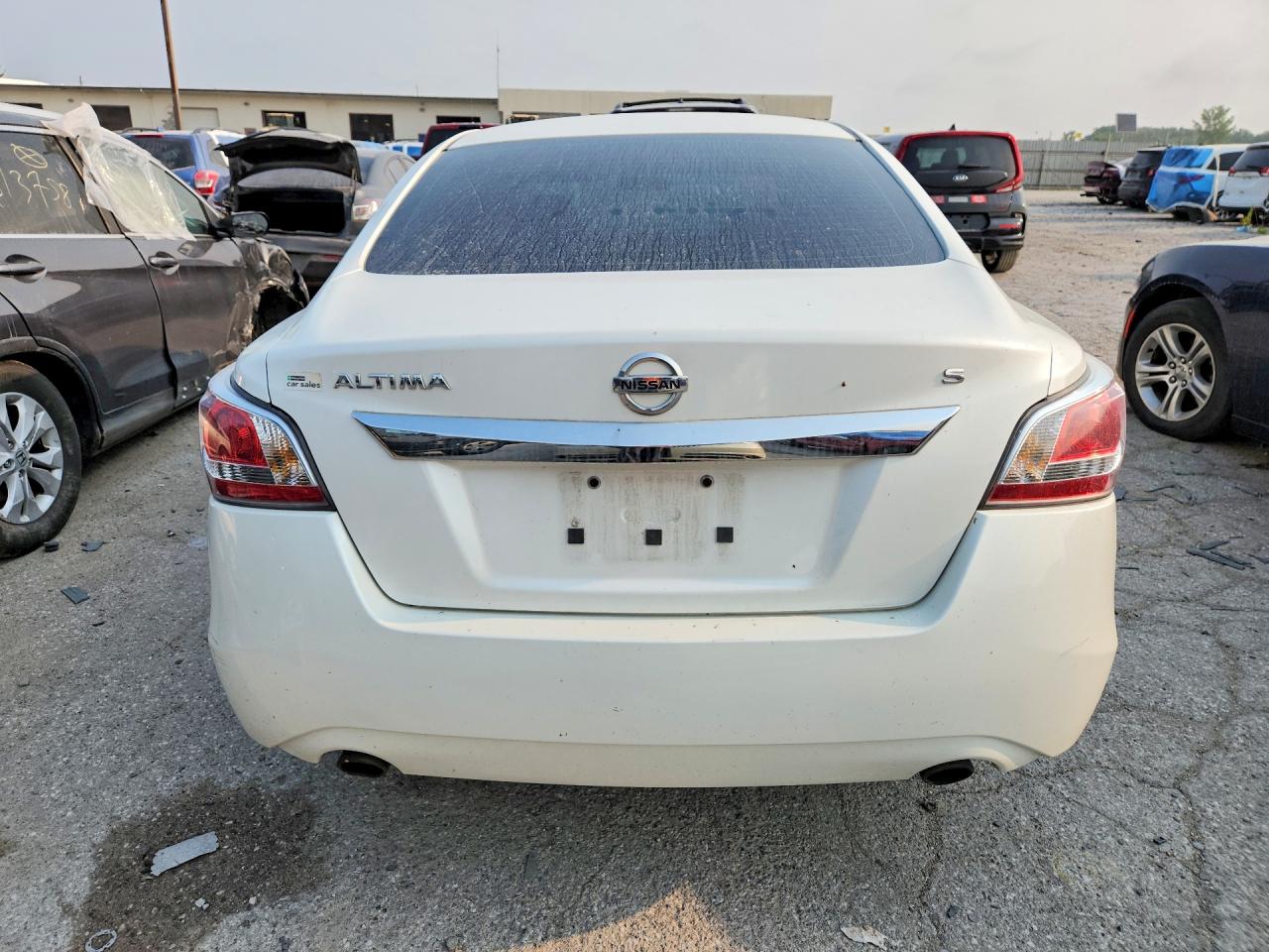 2015 Nissan Altima 2.5 S White vin: 1N4AL3AP3FC176014