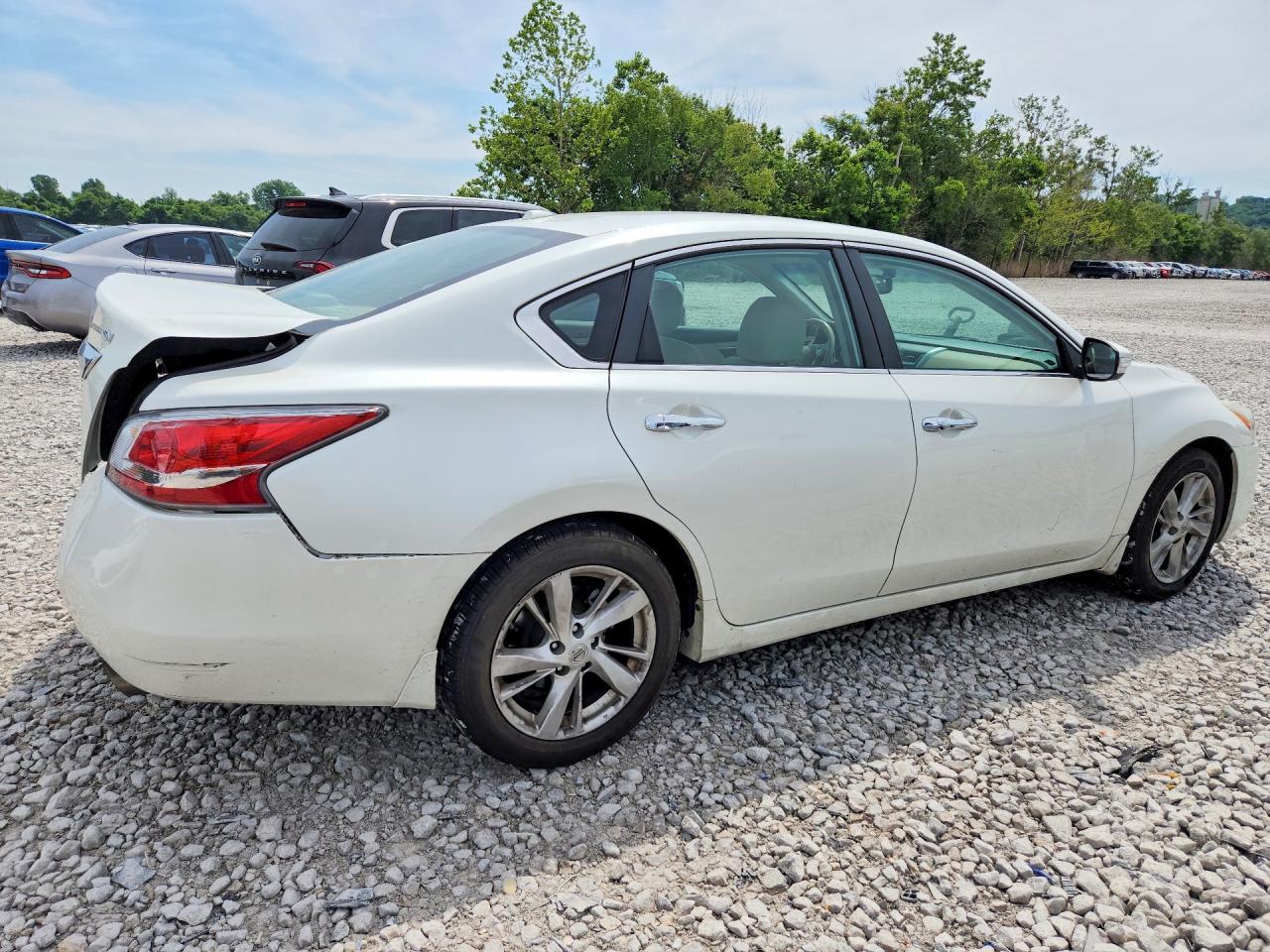 2015 Nissan Altima 2.5 Sv White vin: 1N4AL3AP3FC193444