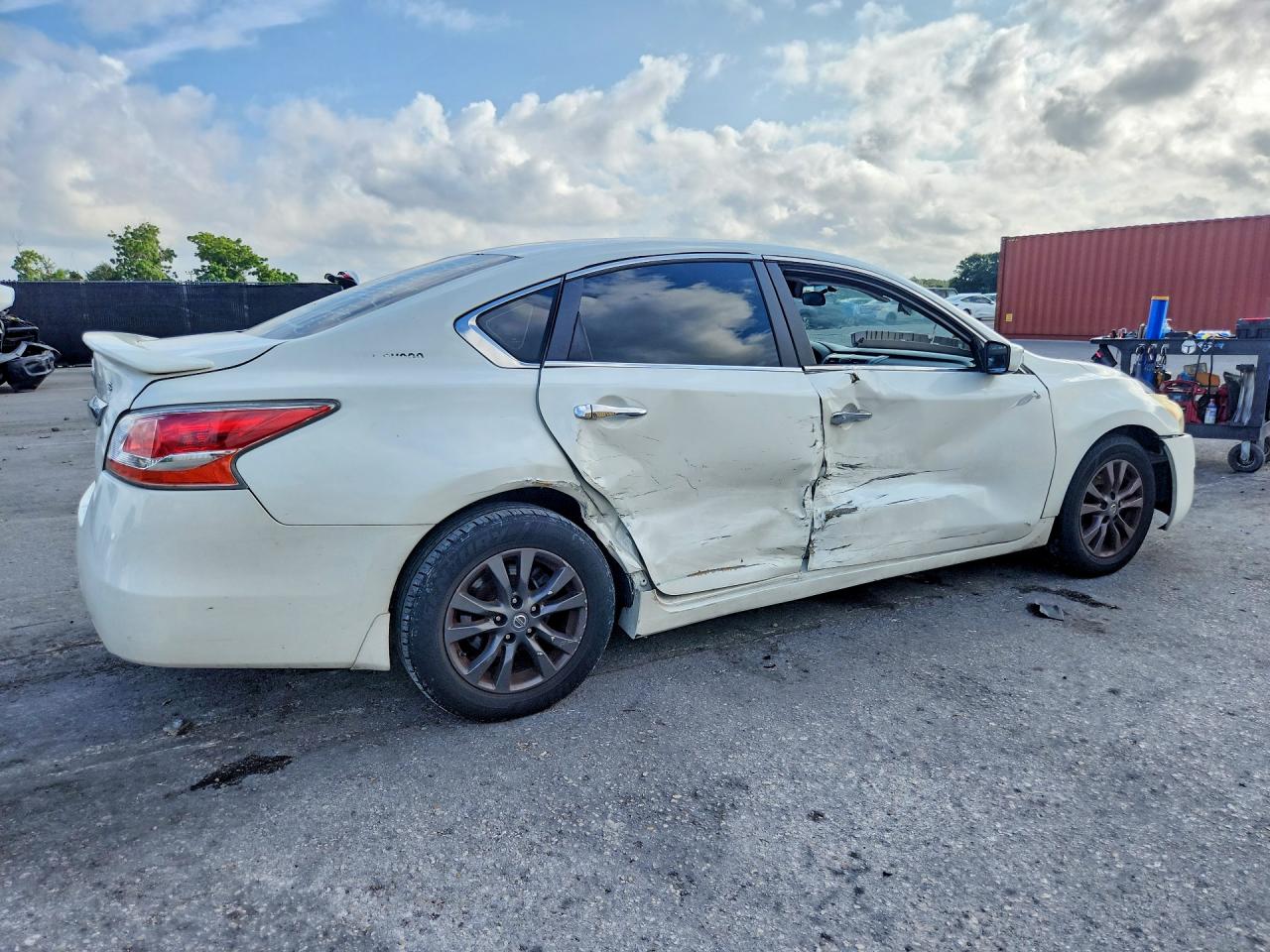 2015 Nissan Altima 2.5 S White vin: 1N4AL3AP3FC196280
