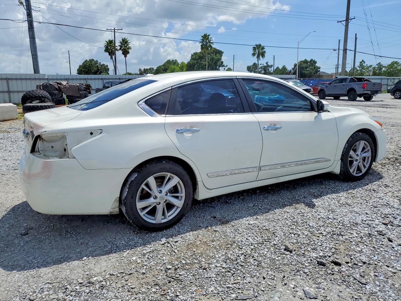 2015 Nissan Altima 2.5 Sv White vin: 1N4AL3AP3FC201073