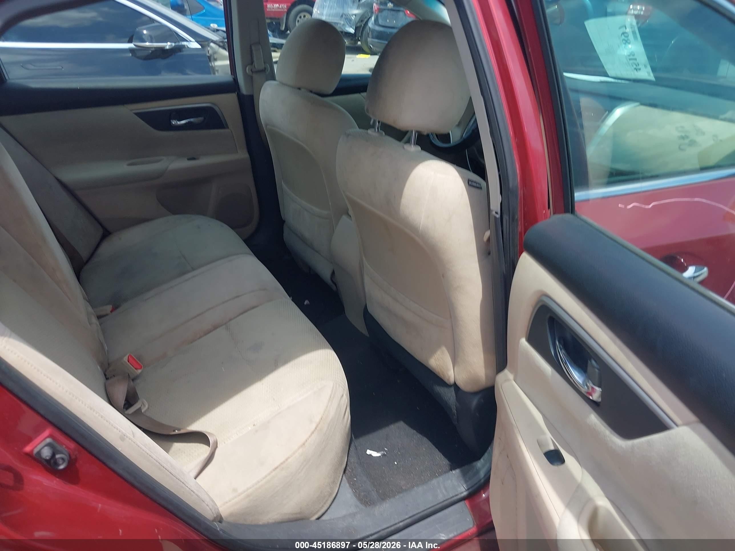 2015 Nissan Altima 2.5 S Red vin: 1N4AL3AP3FC201509