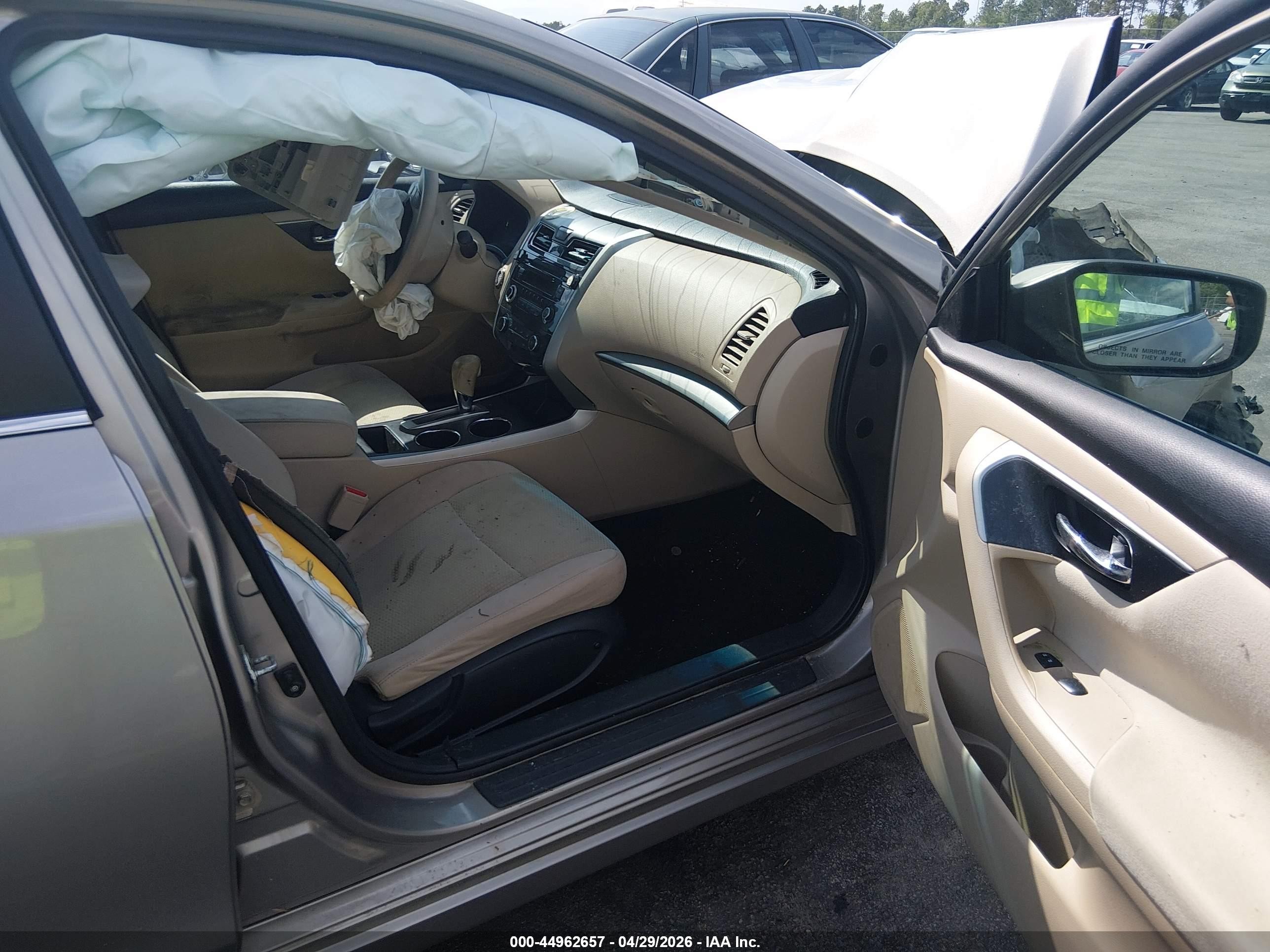 2015 Nissan Altima 2.5 S Champagne vin: 1N4AL3AP3FC208119