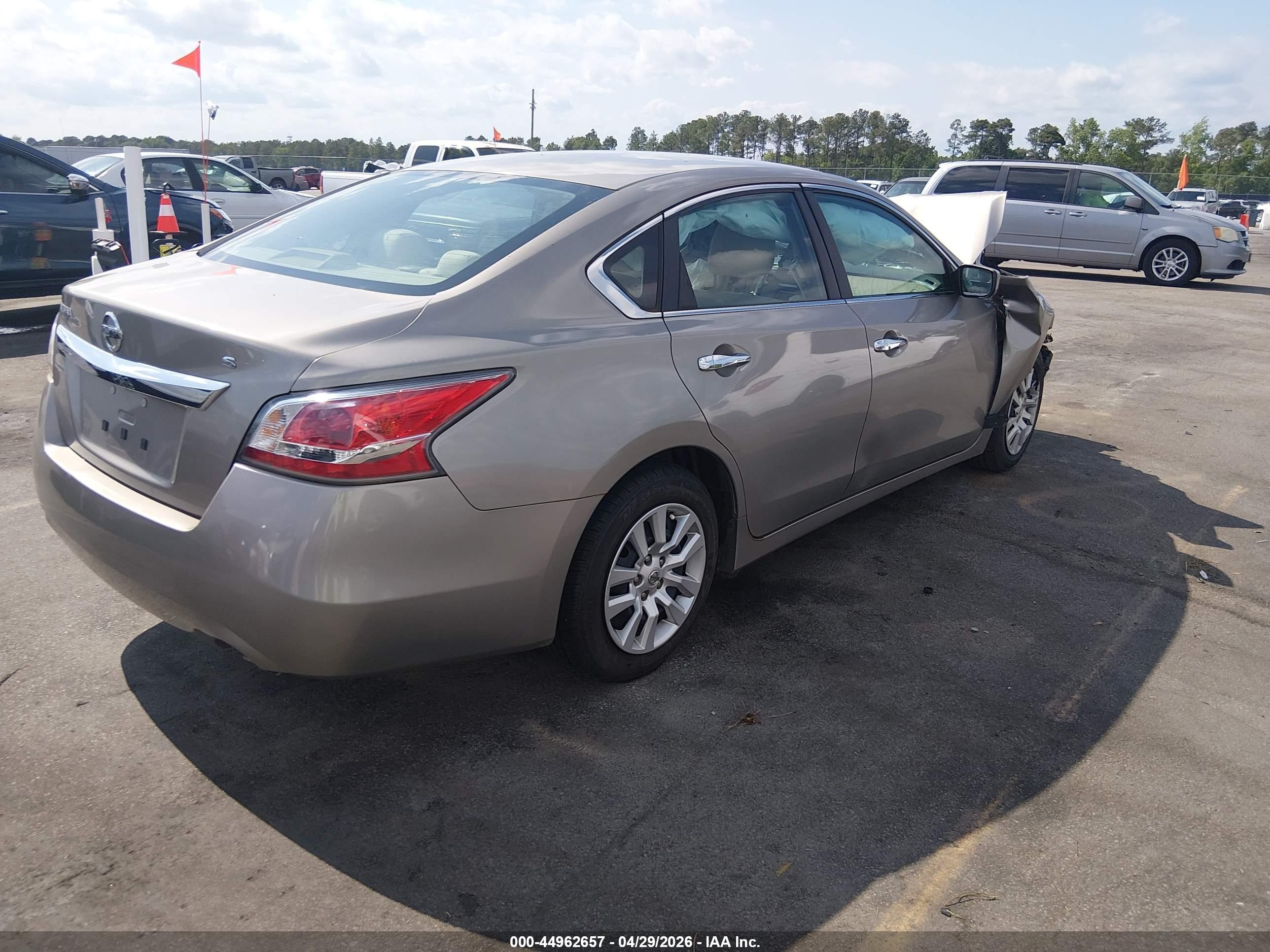 2015 Nissan Altima 2.5 S Champagne vin: 1N4AL3AP3FC208119