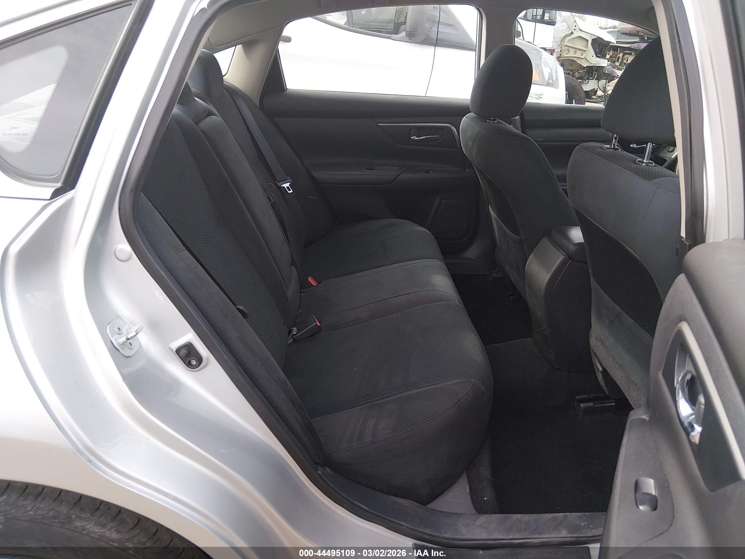 2015 Nissan Altima 2.5 S Silver vin: 1N4AL3AP3FC263928