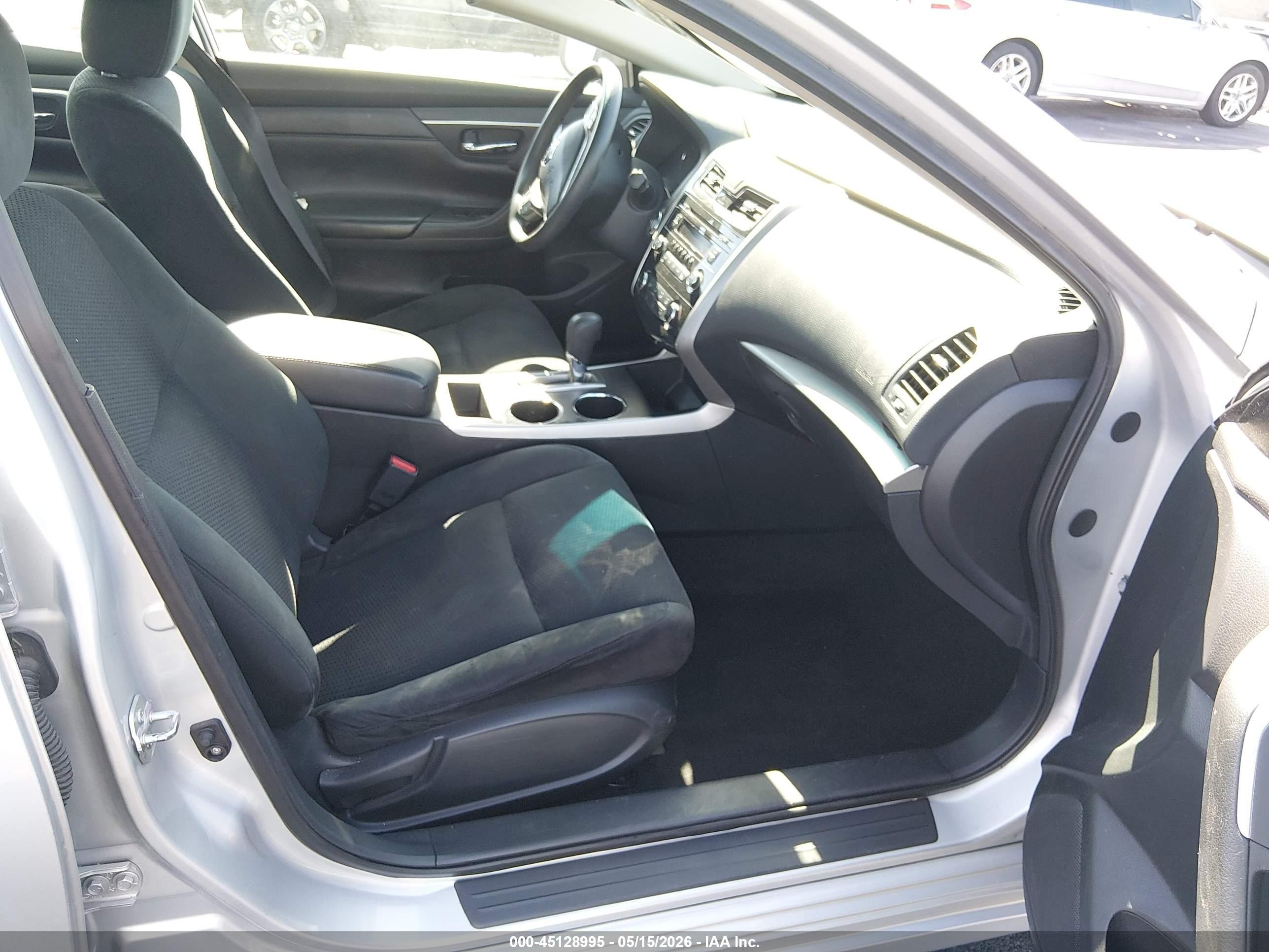 2015 Nissan Altima 2.5 S Серебряный vin: 1N4AL3AP3FC296508