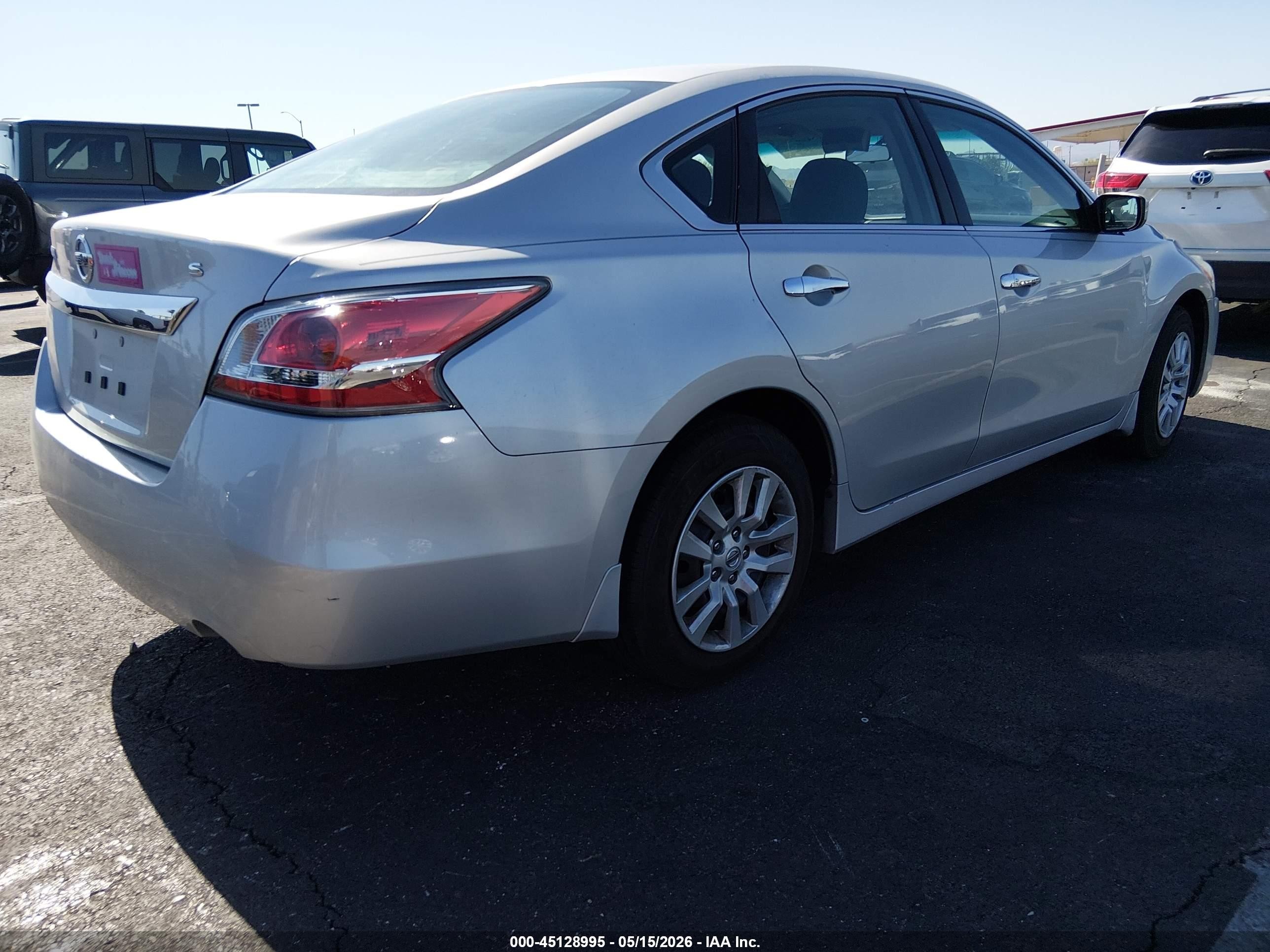2015 Nissan Altima 2.5 S Серебряный vin: 1N4AL3AP3FC296508