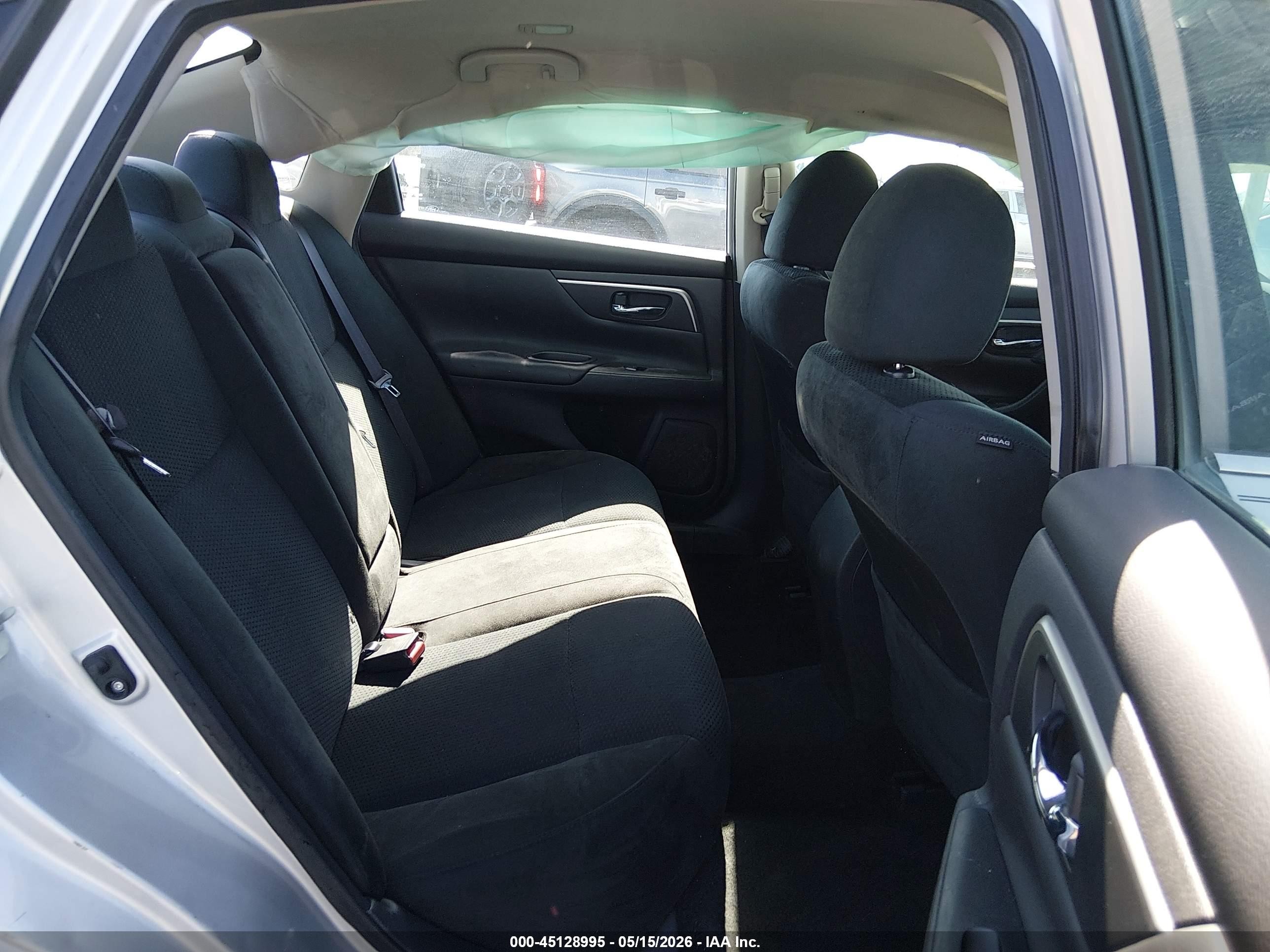2015 Nissan Altima 2.5 S Серебряный vin: 1N4AL3AP3FC296508