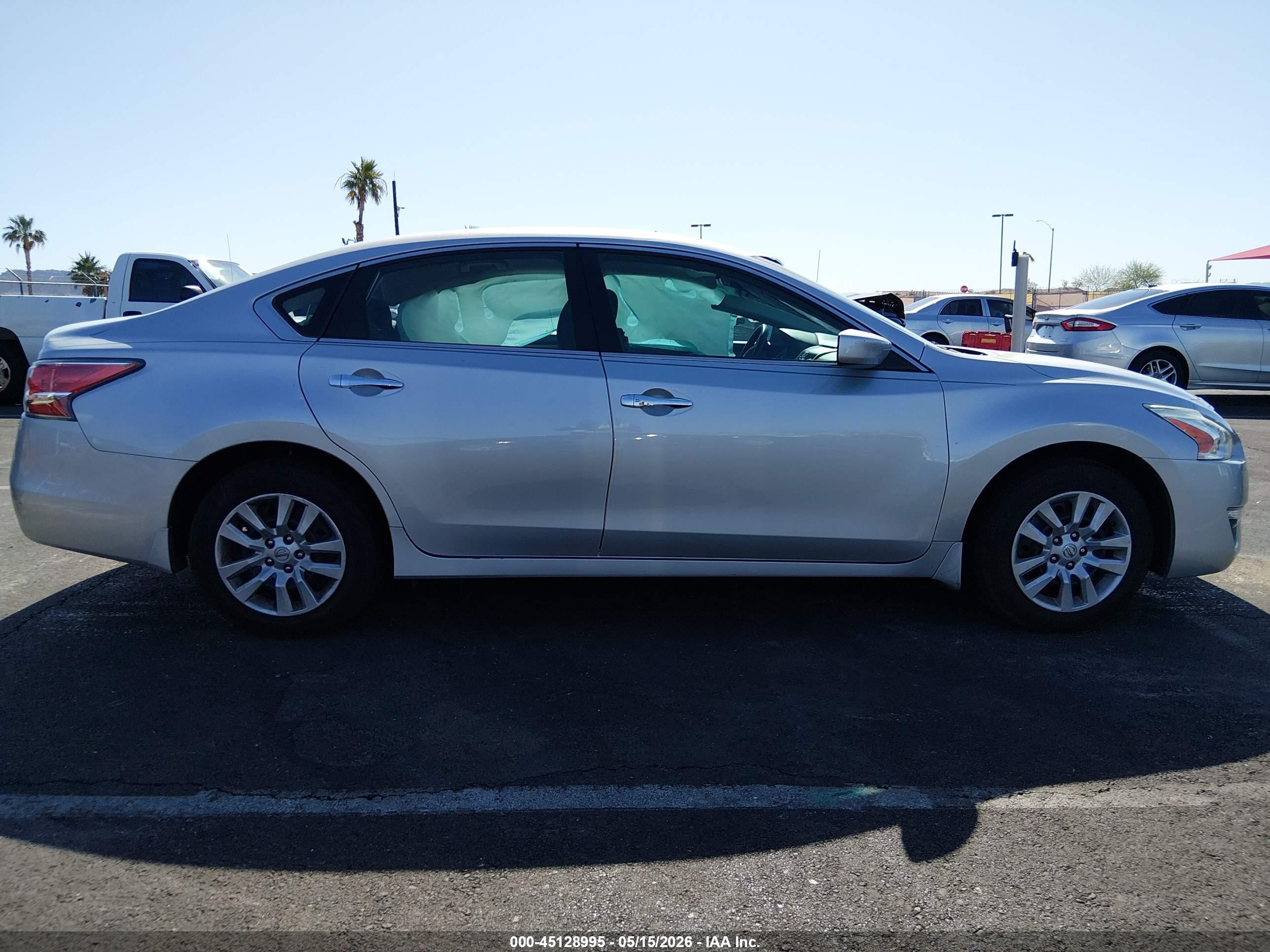 2015 Nissan Altima 2.5 S Серебряный vin: 1N4AL3AP3FC296508
