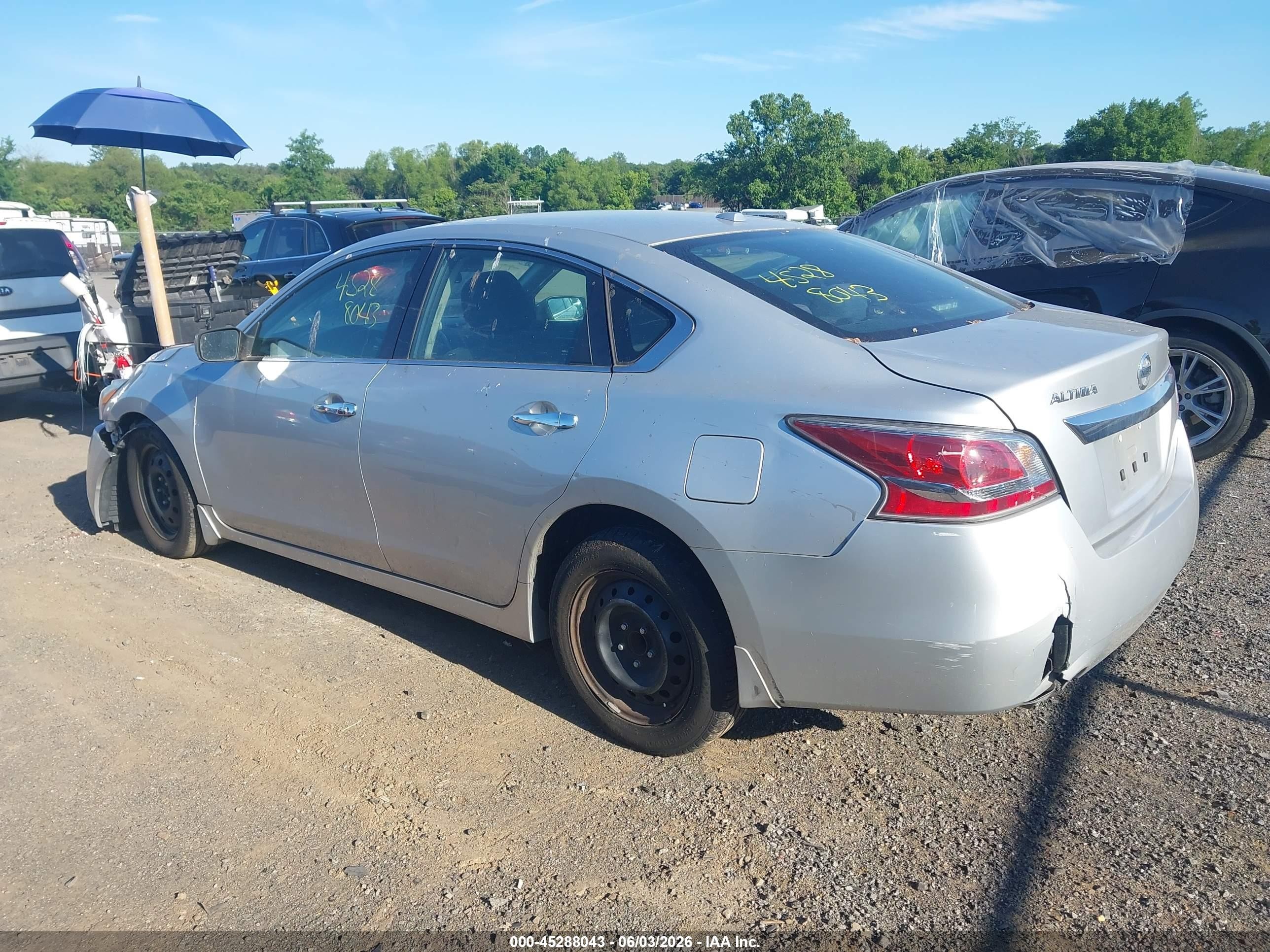 2015 Nissan Altima 2.5 S Silver vin: 1N4AL3AP3FC420969