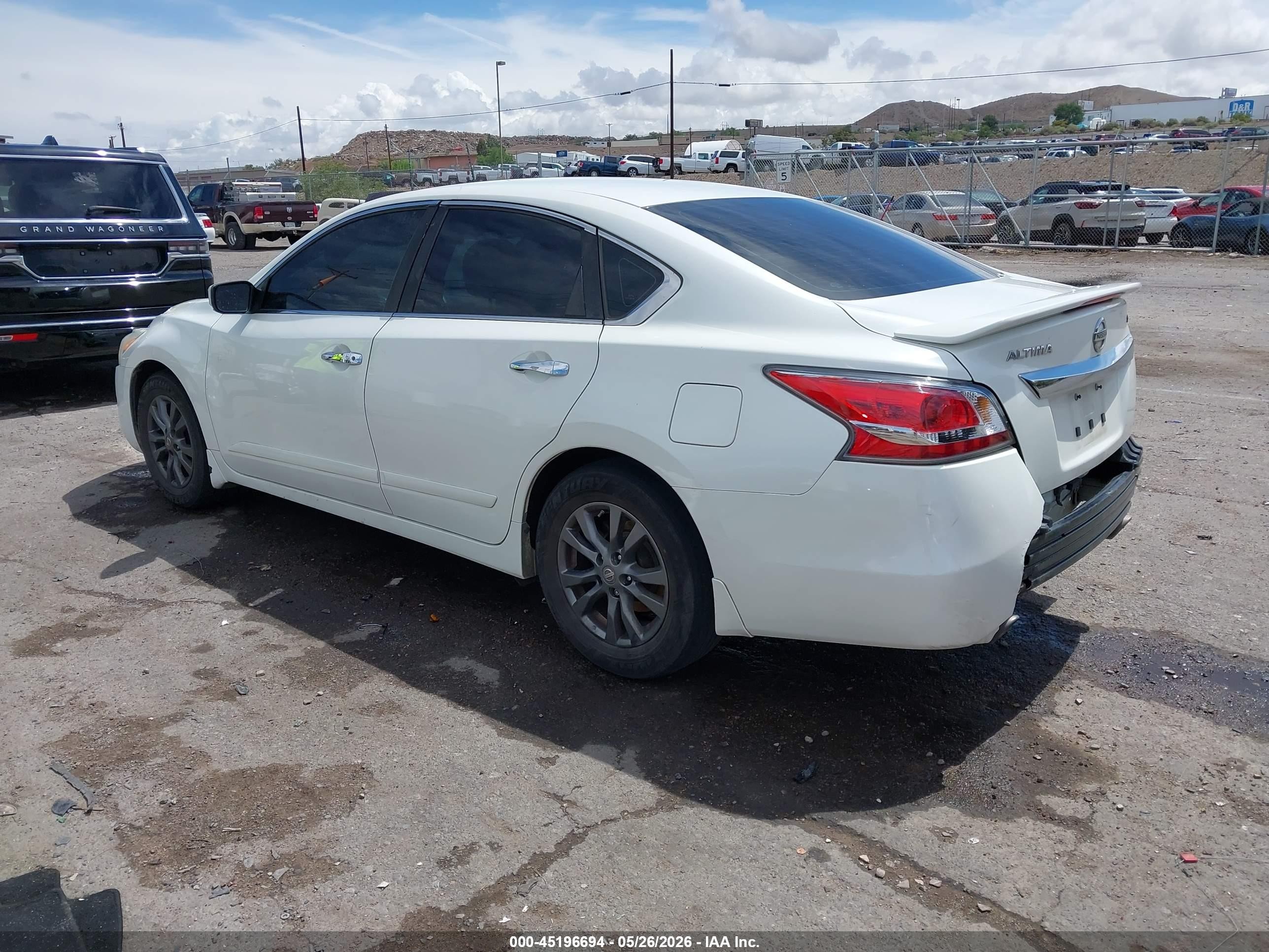 2015 Nissan Altima 2.5 S Белый vin: 1N4AL3AP3FC448819