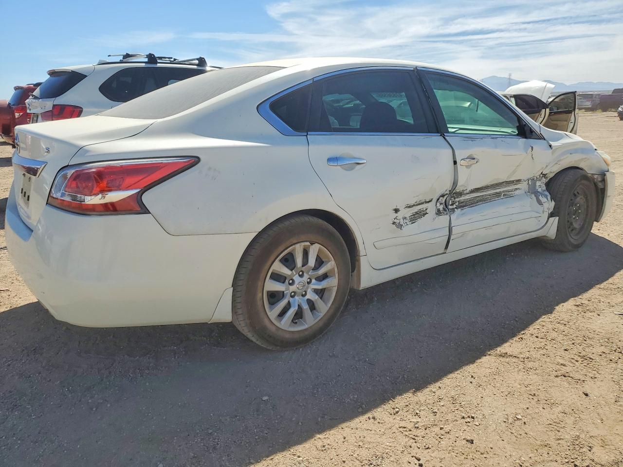 2015 Nissan Altima 2.5 S White vin: 1N4AL3AP3FC481741