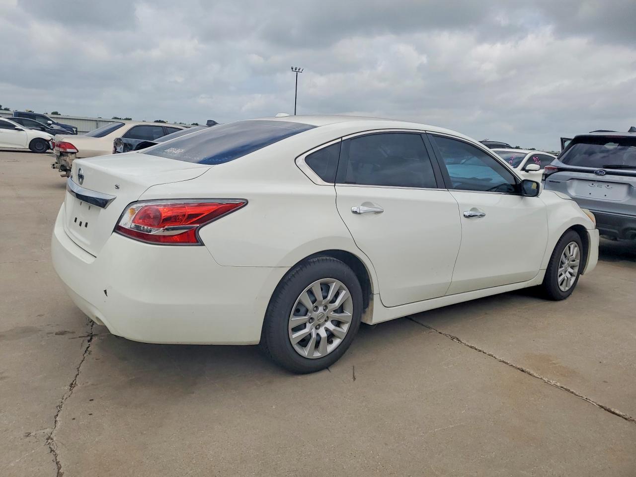 2015 Nissan Altima 2.5 S Белый vin: 1N4AL3AP3FC487233