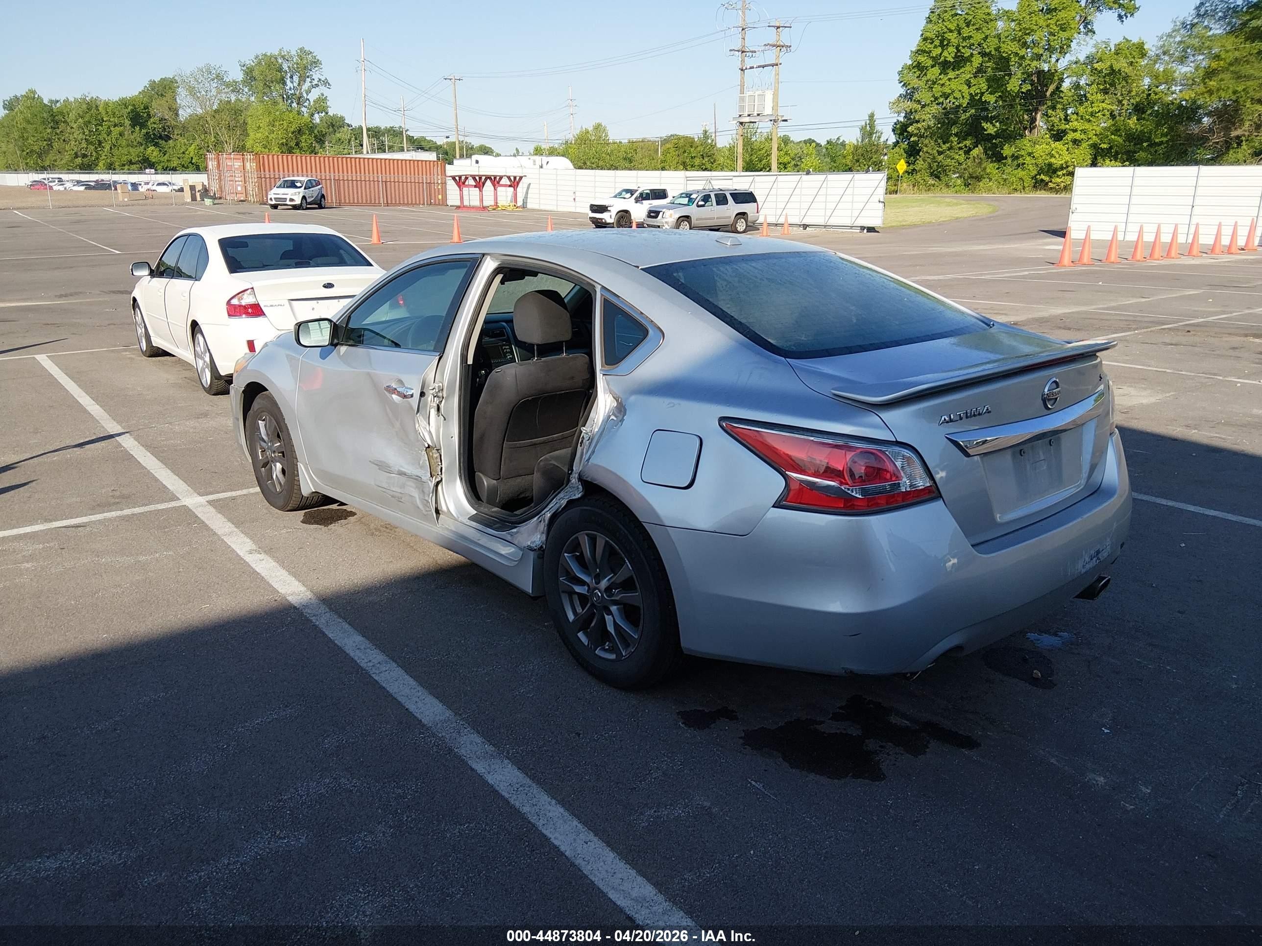 2015 Nissan Altima 2.5 S Silver vin: 1N4AL3AP3FC569561