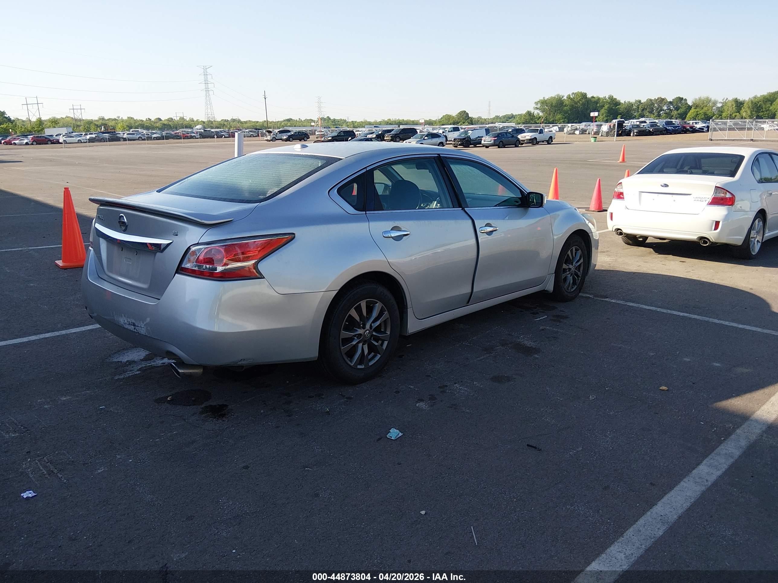 2015 Nissan Altima 2.5 S Silver vin: 1N4AL3AP3FC569561