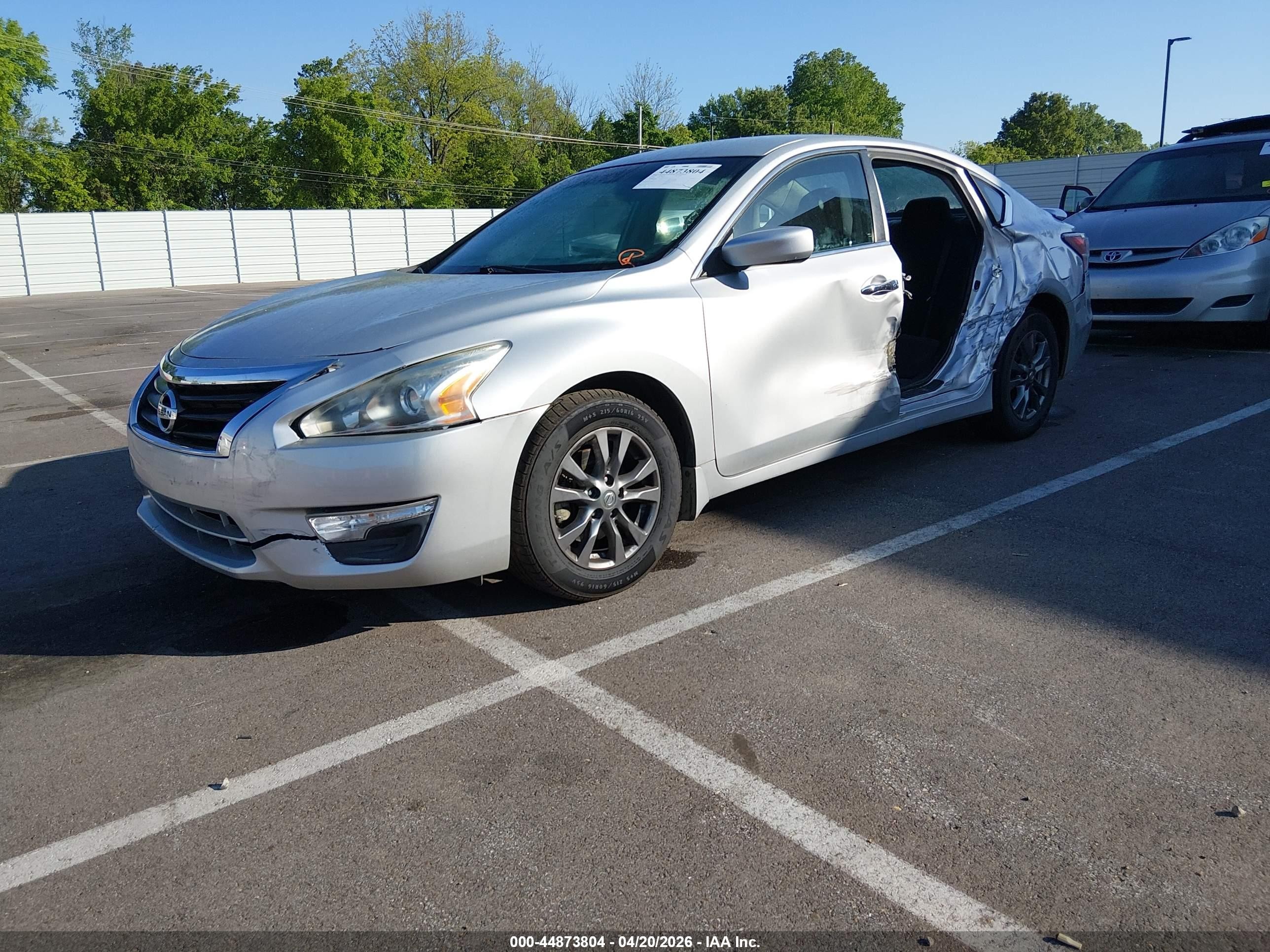 2015 Nissan Altima 2.5 S Silver vin: 1N4AL3AP3FC569561