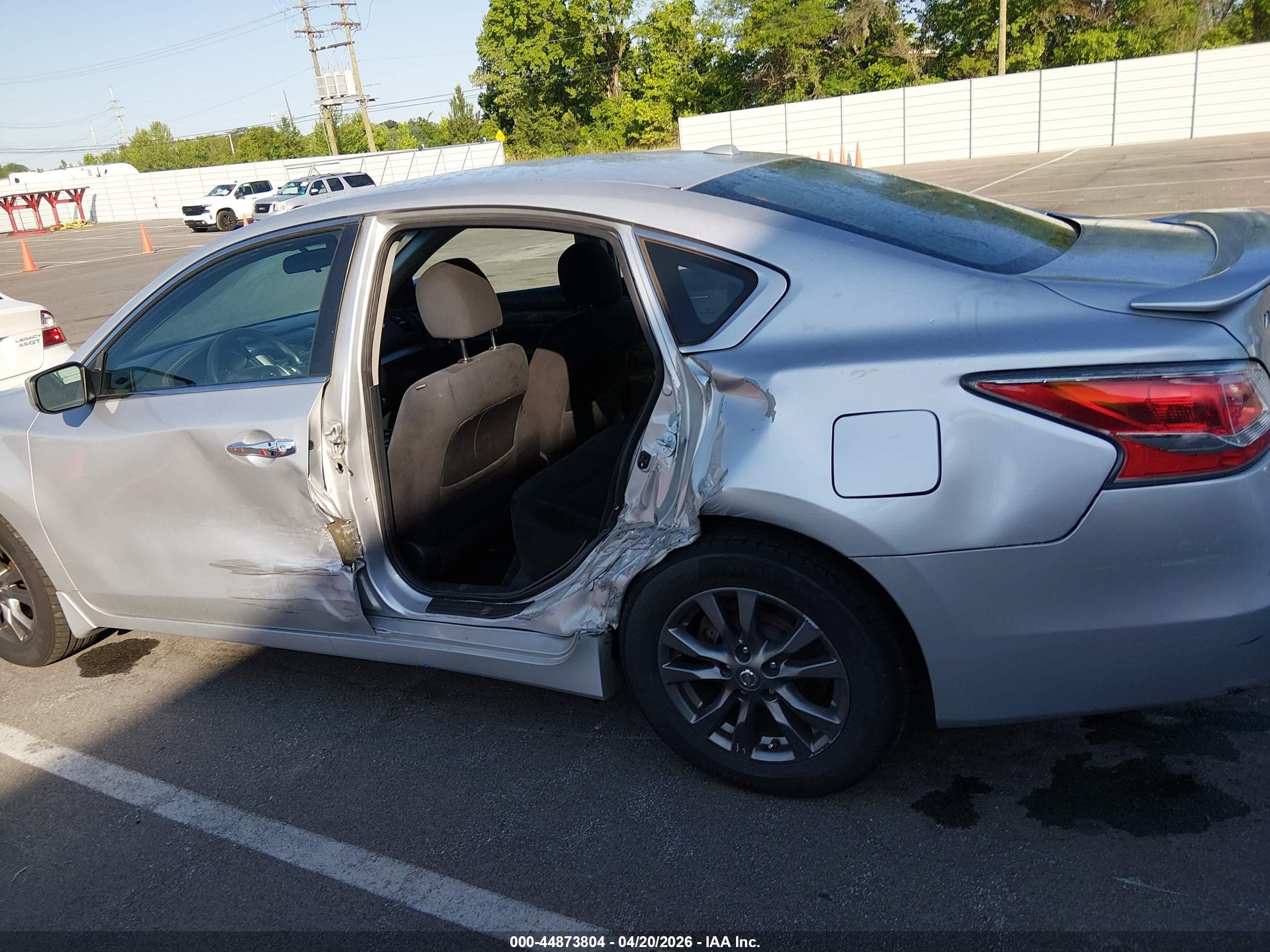 2015 Nissan Altima 2.5 S Silver vin: 1N4AL3AP3FC569561