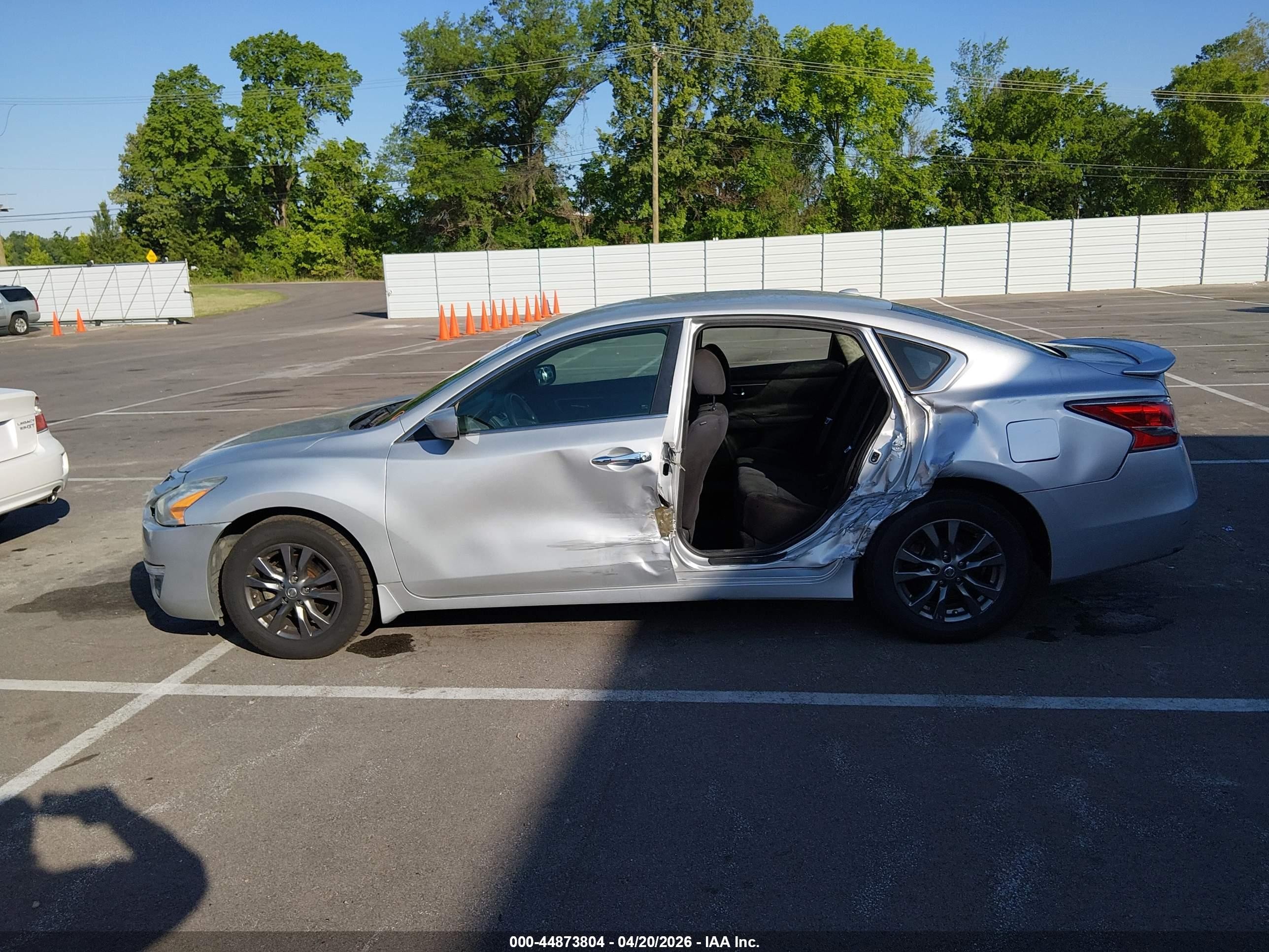 2015 Nissan Altima 2.5 S Silver vin: 1N4AL3AP3FC569561