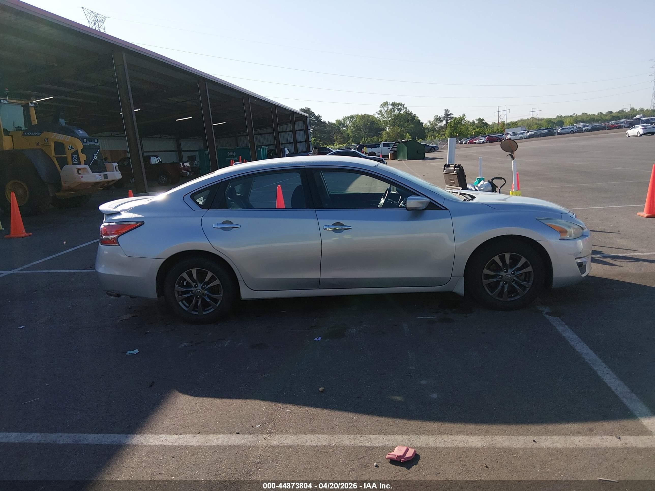 2015 Nissan Altima 2.5 S Silver vin: 1N4AL3AP3FC569561