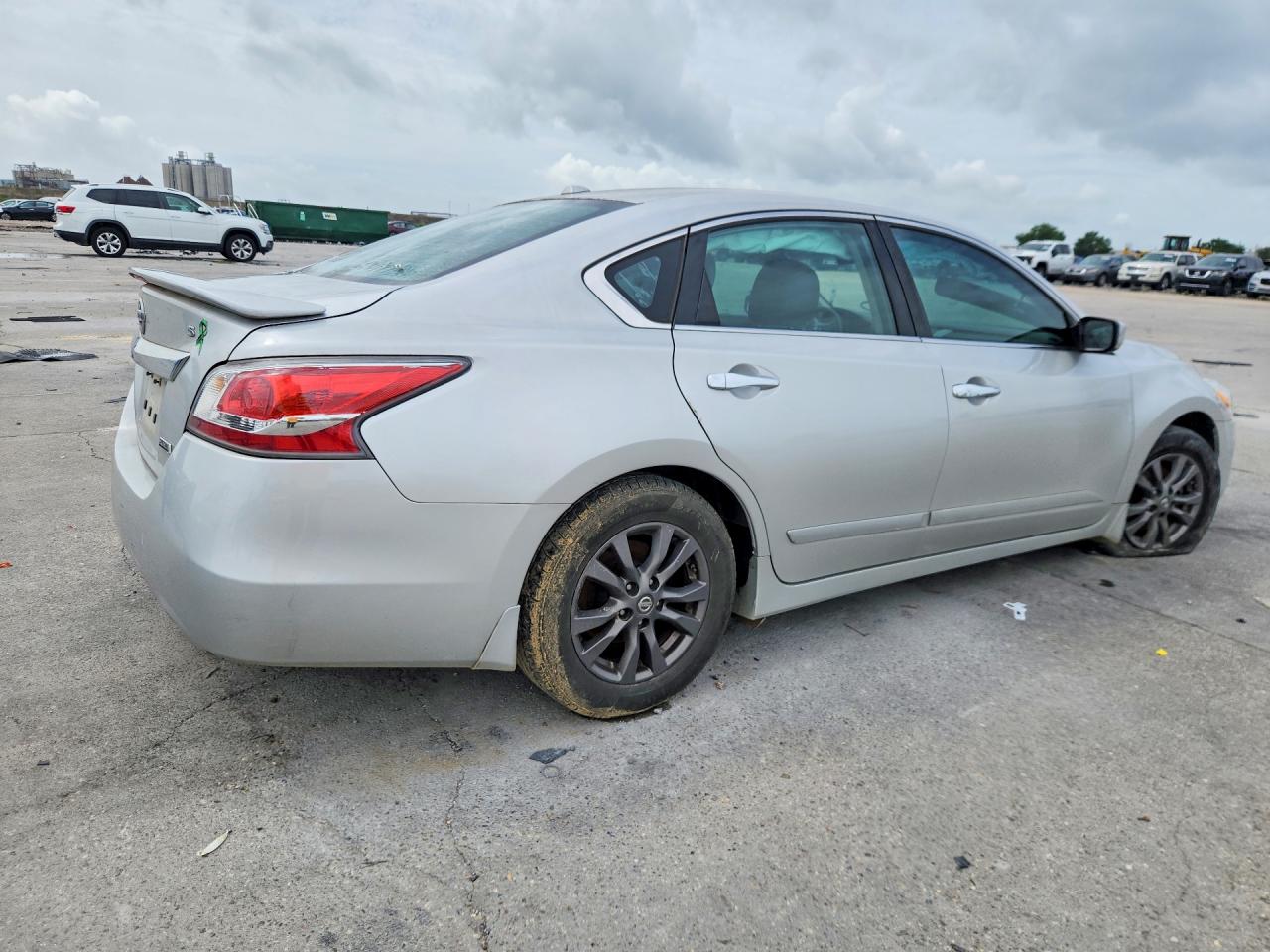 2015 Nissan Altima 2.5 S Silver vin: 1N4AL3AP3FC589194