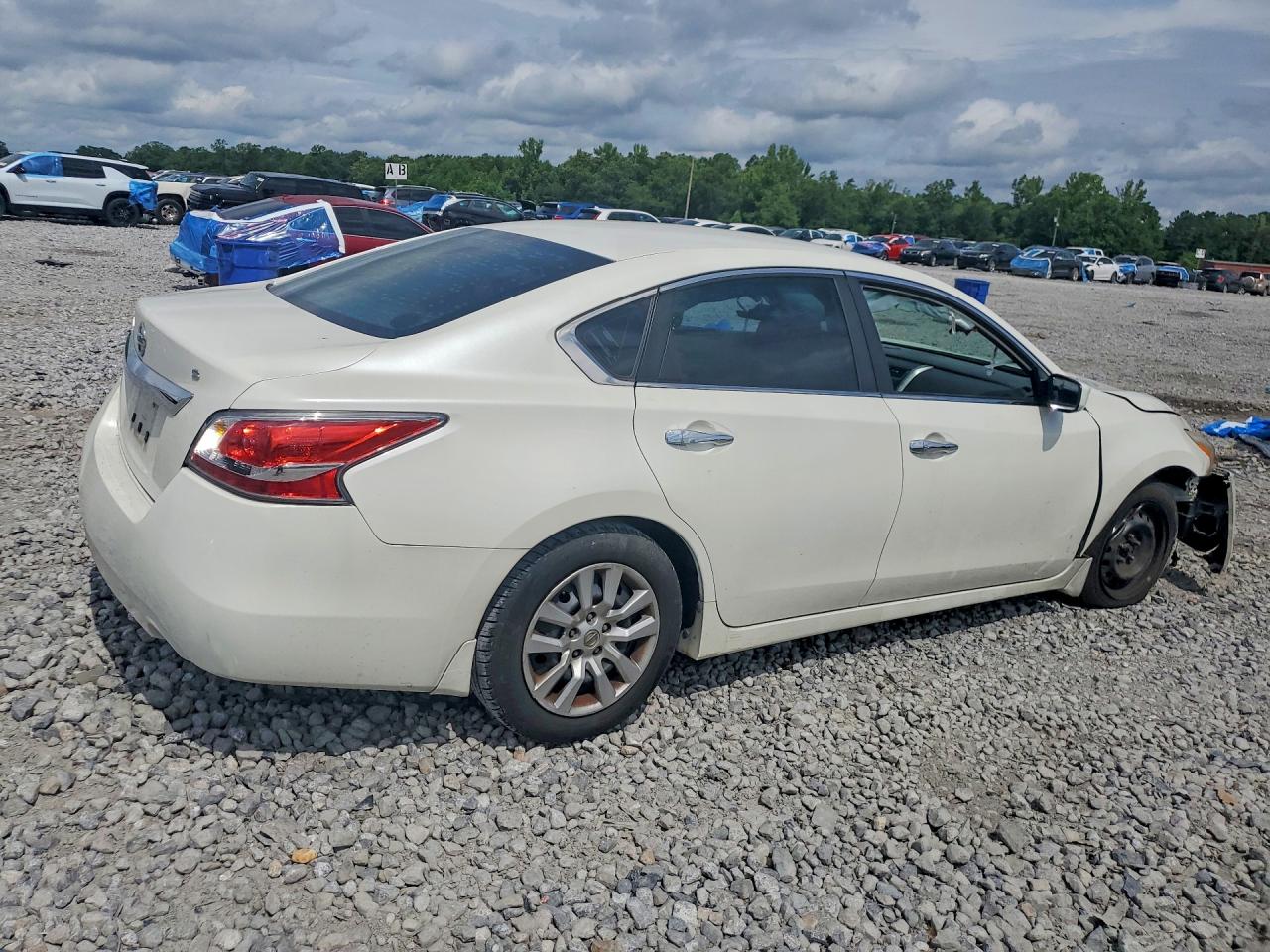 2015 Nissan Altima 2.5 S White vin: 1N4AL3AP3FC598333