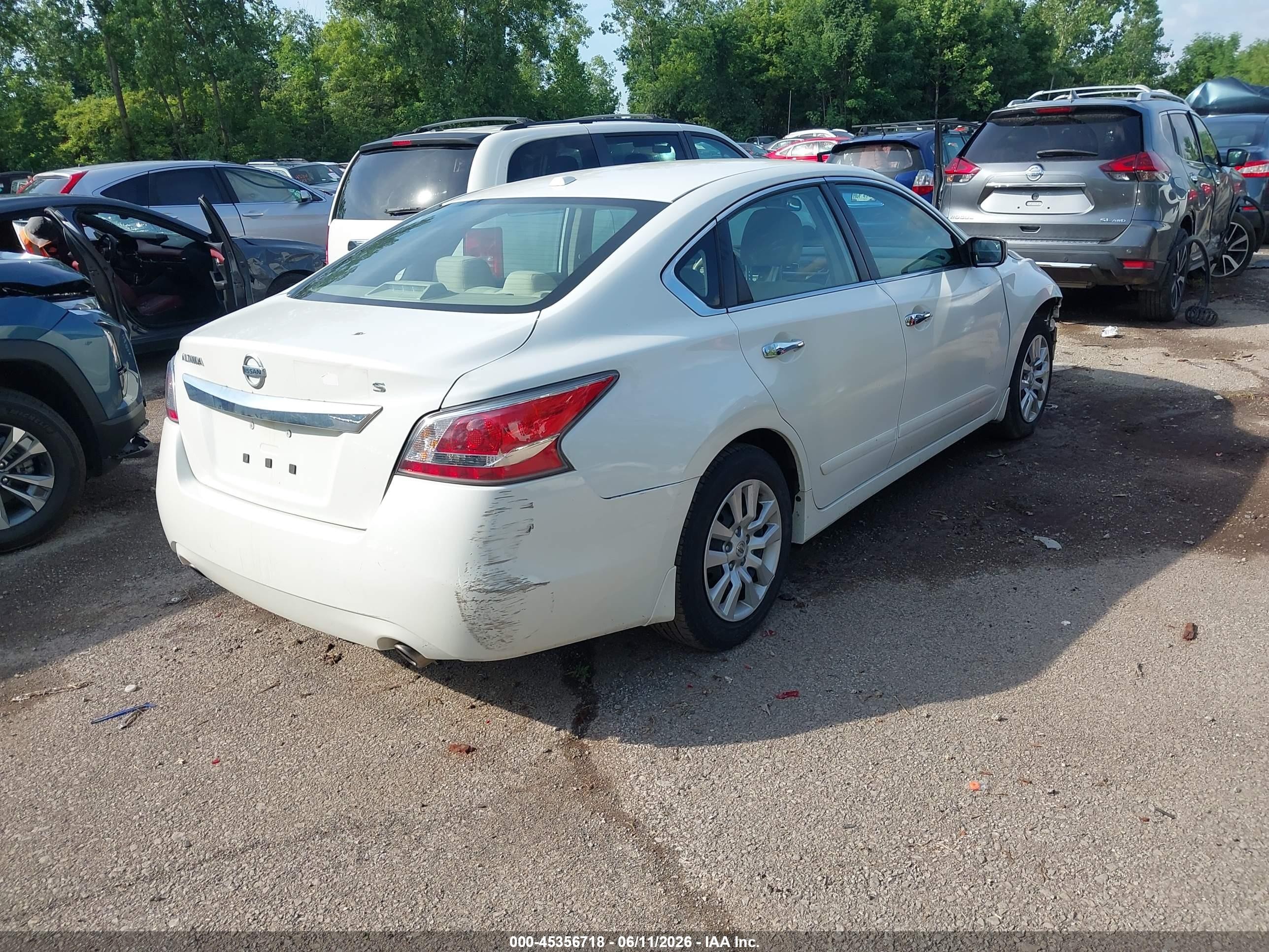 2015 Nissan Altima 2.5 S White vin: 1N4AL3AP3FN308483
