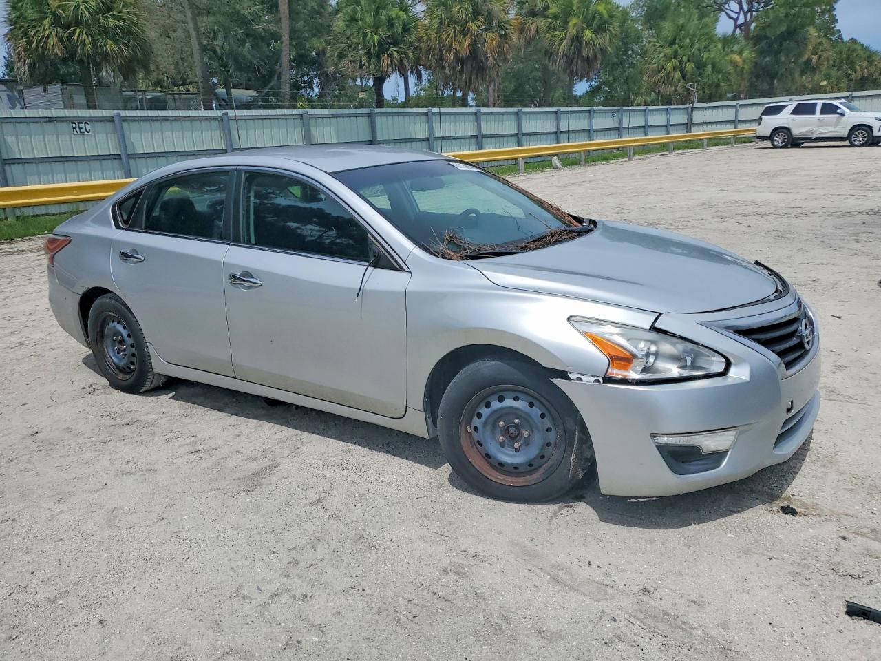 2015 Nissan Altima 2.5 S Серебряный vin: 1N4AL3AP3FN332010