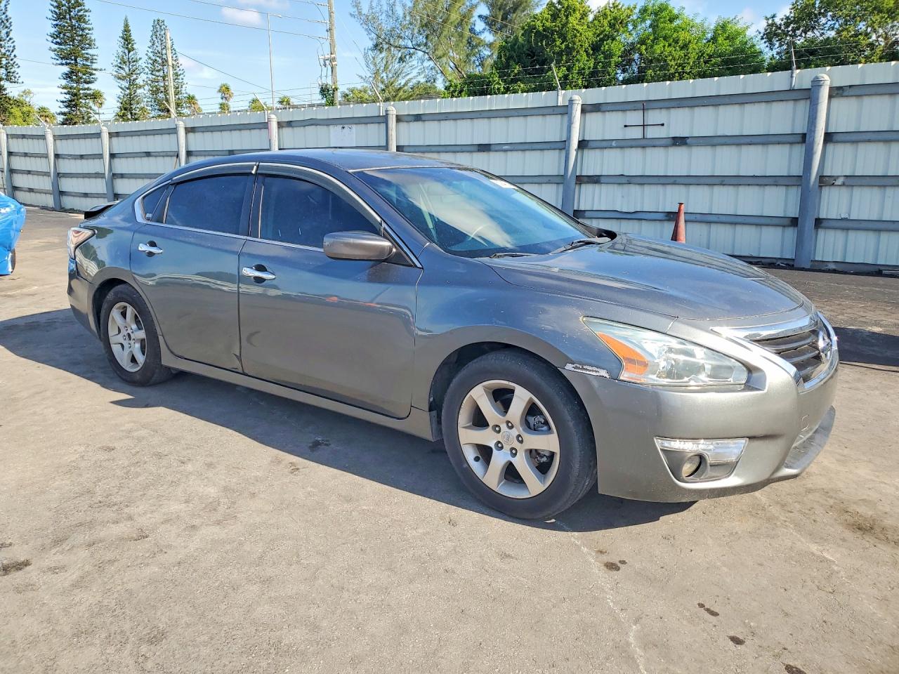 2015 Nissan Altima 2.5 S Gray vin: 1N4AL3AP3FN366237