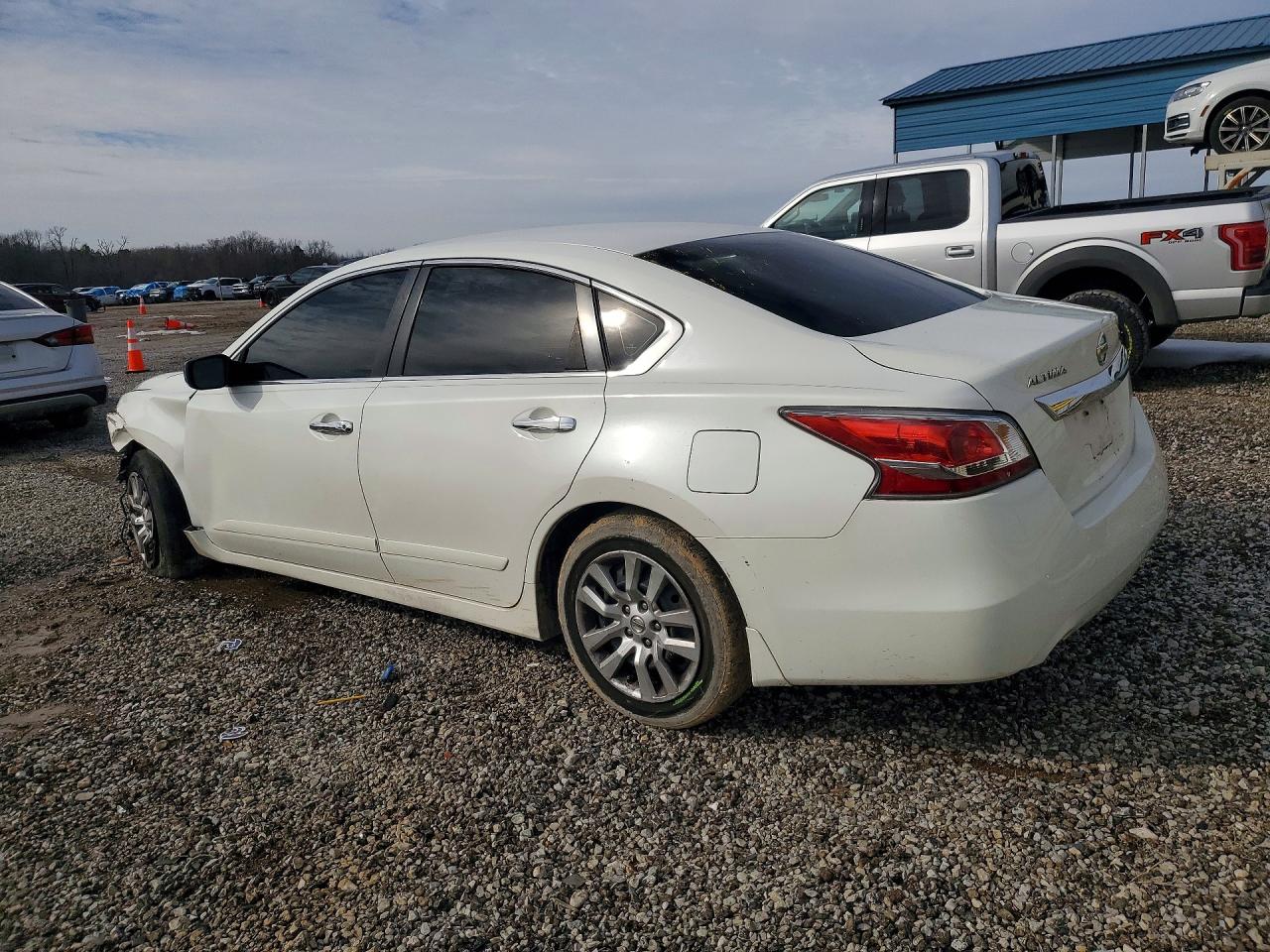 2015 Nissan Altima 2.5 S White vin: 1N4AL3AP3FN370546