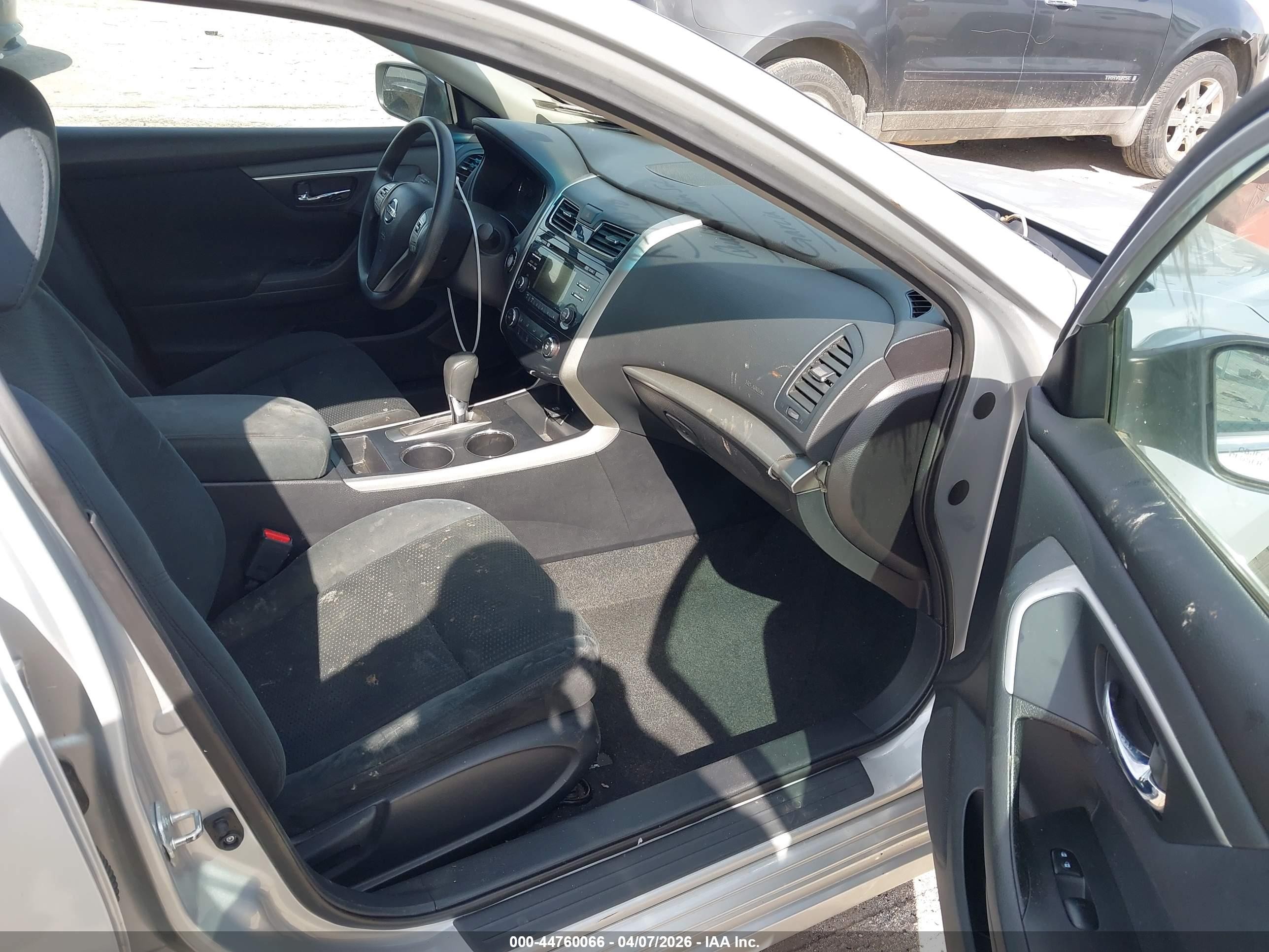 2015 Nissan Altima 2.5/2.5 S/2.5 Sl/2.5 Sv Серебряный vin: 1N4AL3AP3FN379053