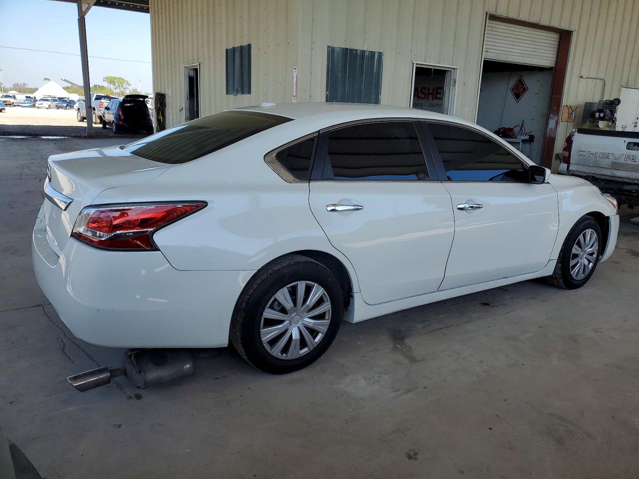 2015 Nissan Altima White vin: 1N4AL3AP3FN387606