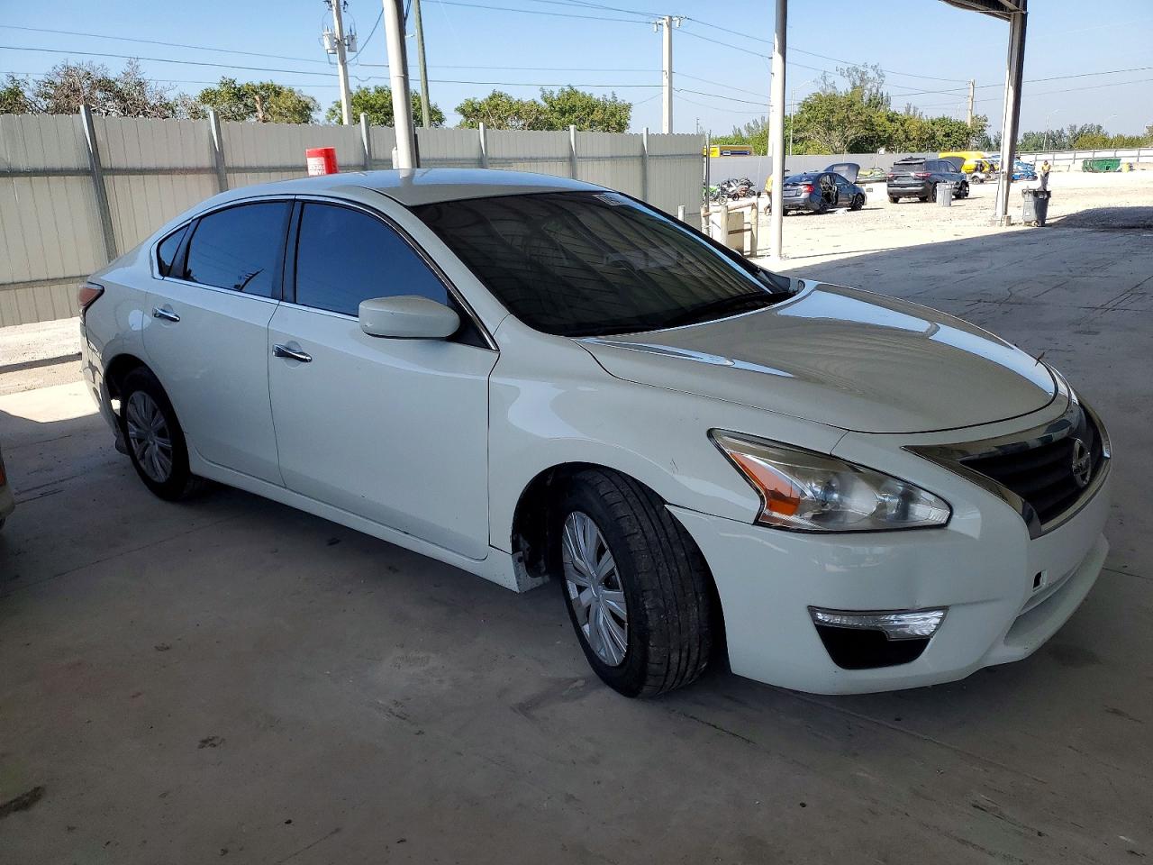 2015 Nissan Altima White vin: 1N4AL3AP3FN387606