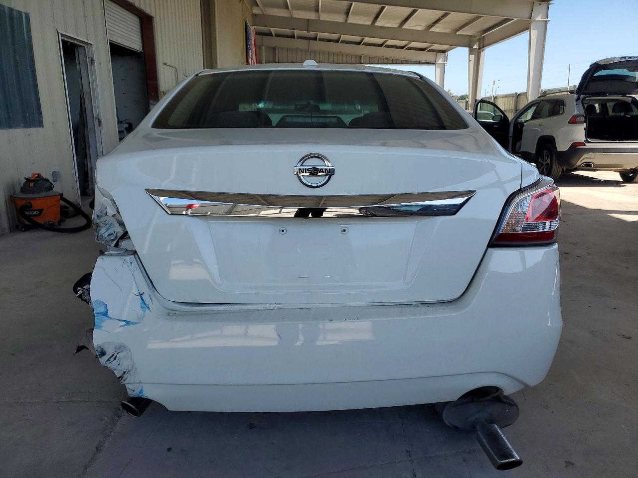 2015 Nissan Altima White vin: 1N4AL3AP3FN387606