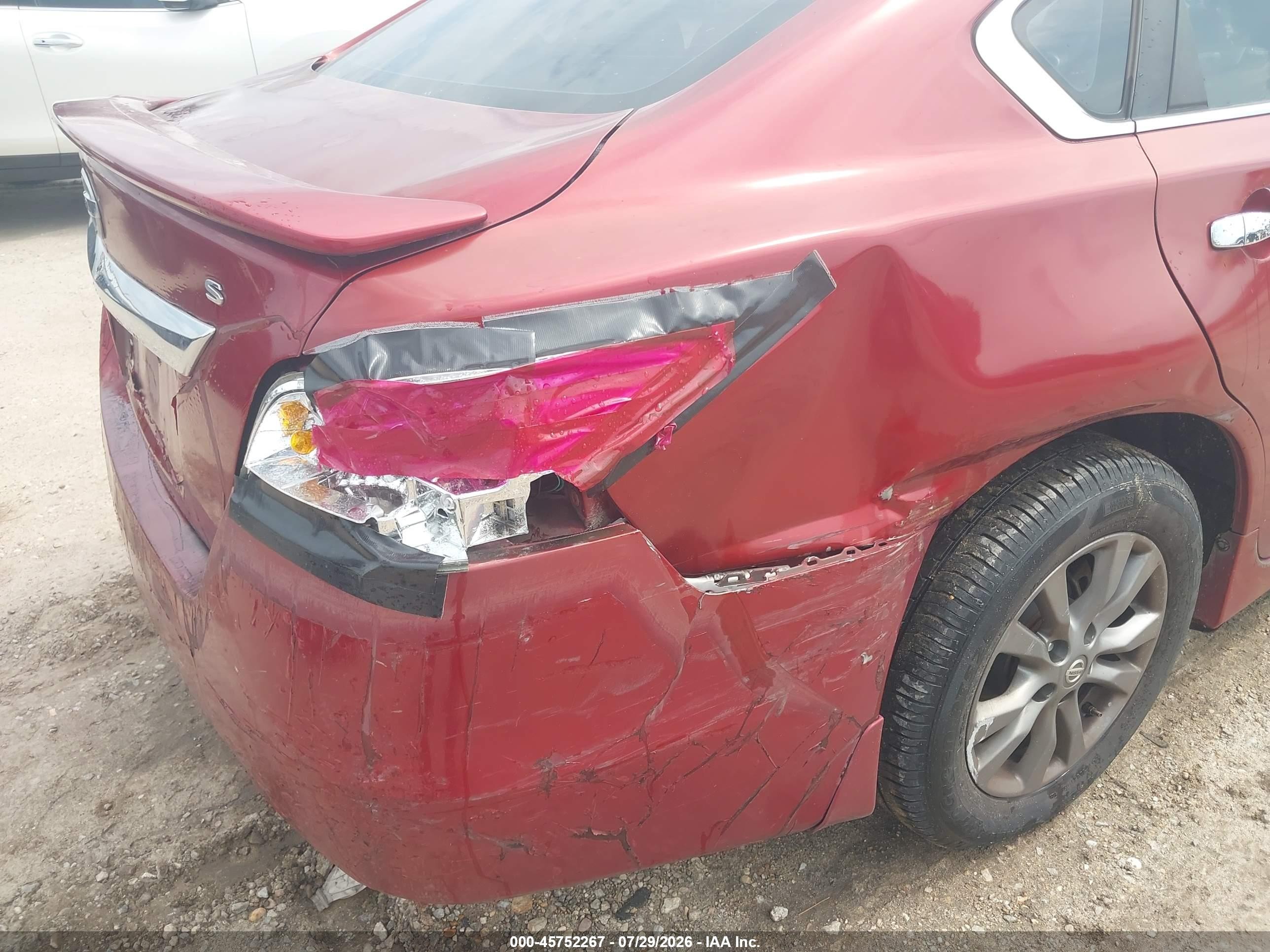 2015 Nissan Altima 2.5 S Red vin: 1N4AL3AP3FN394118